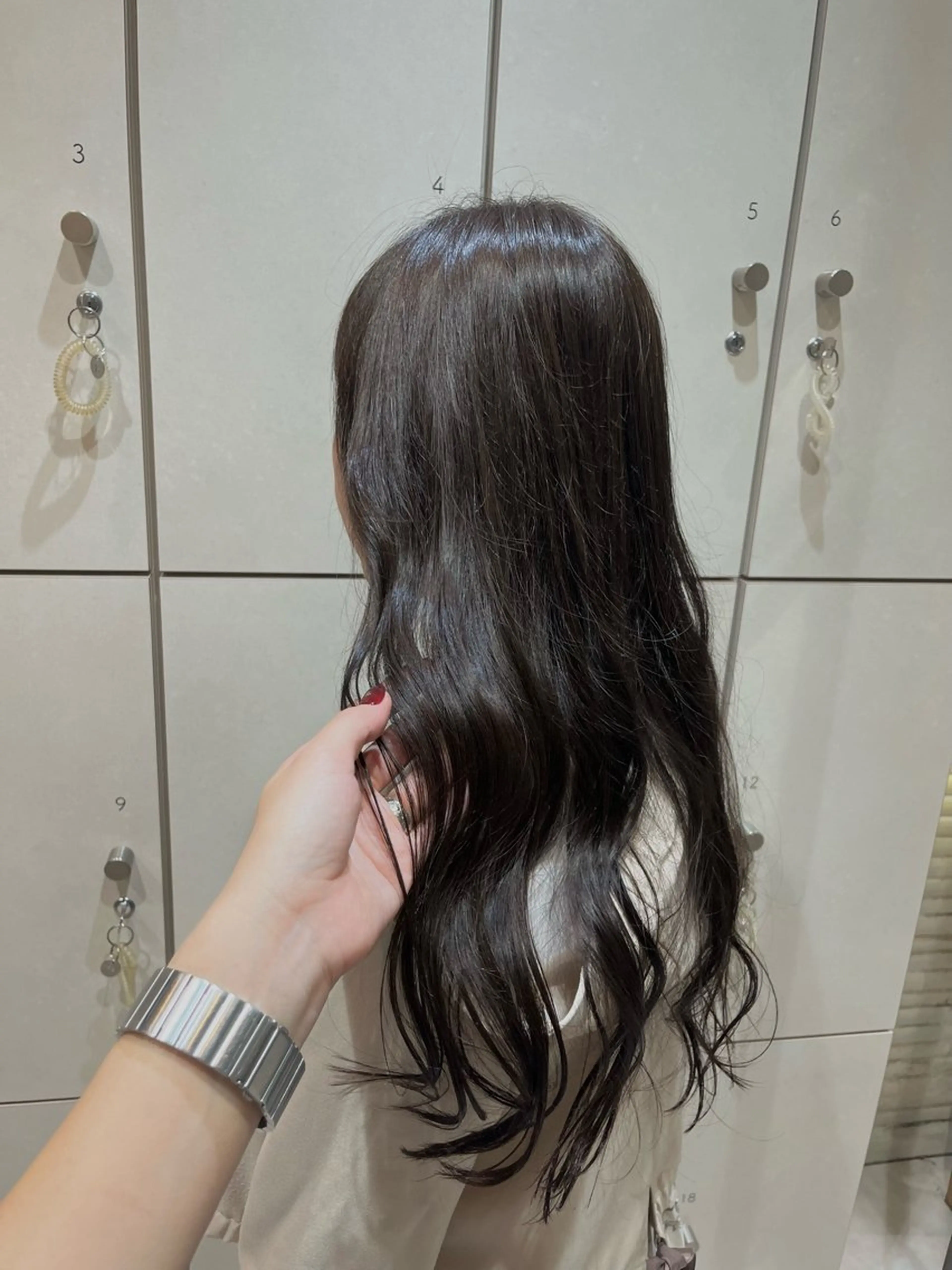 ロング カラー アディクシーカラー 透明感カラー グレージュ イルミナカラー レイヤーカット ボブ/ショート/金田 夏葵のヘアスタイル
