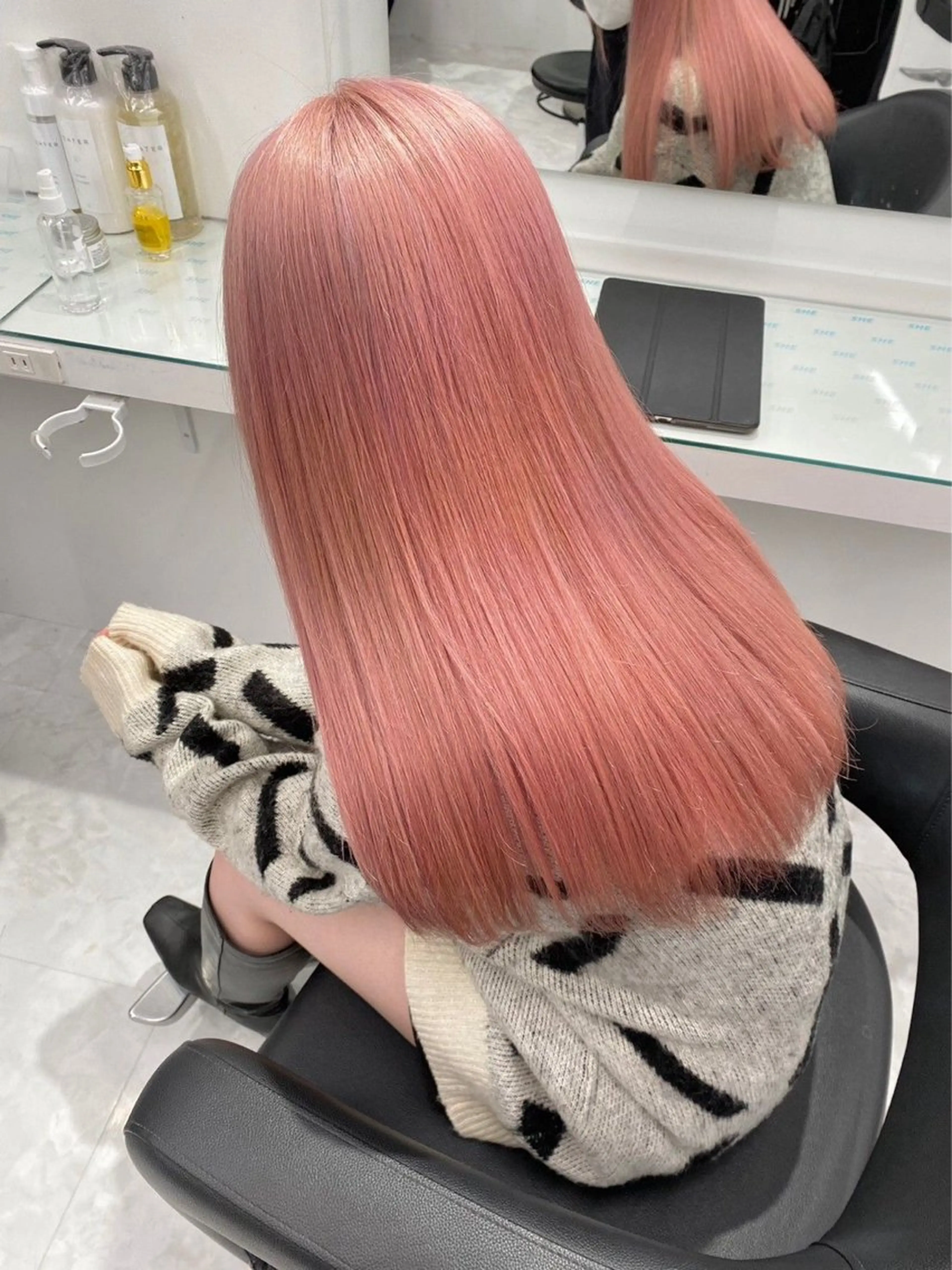 セミロング カラー ヘアアレンジ 🩵ダメージレス艶感 ハイトーン🩷のヘアスタイル