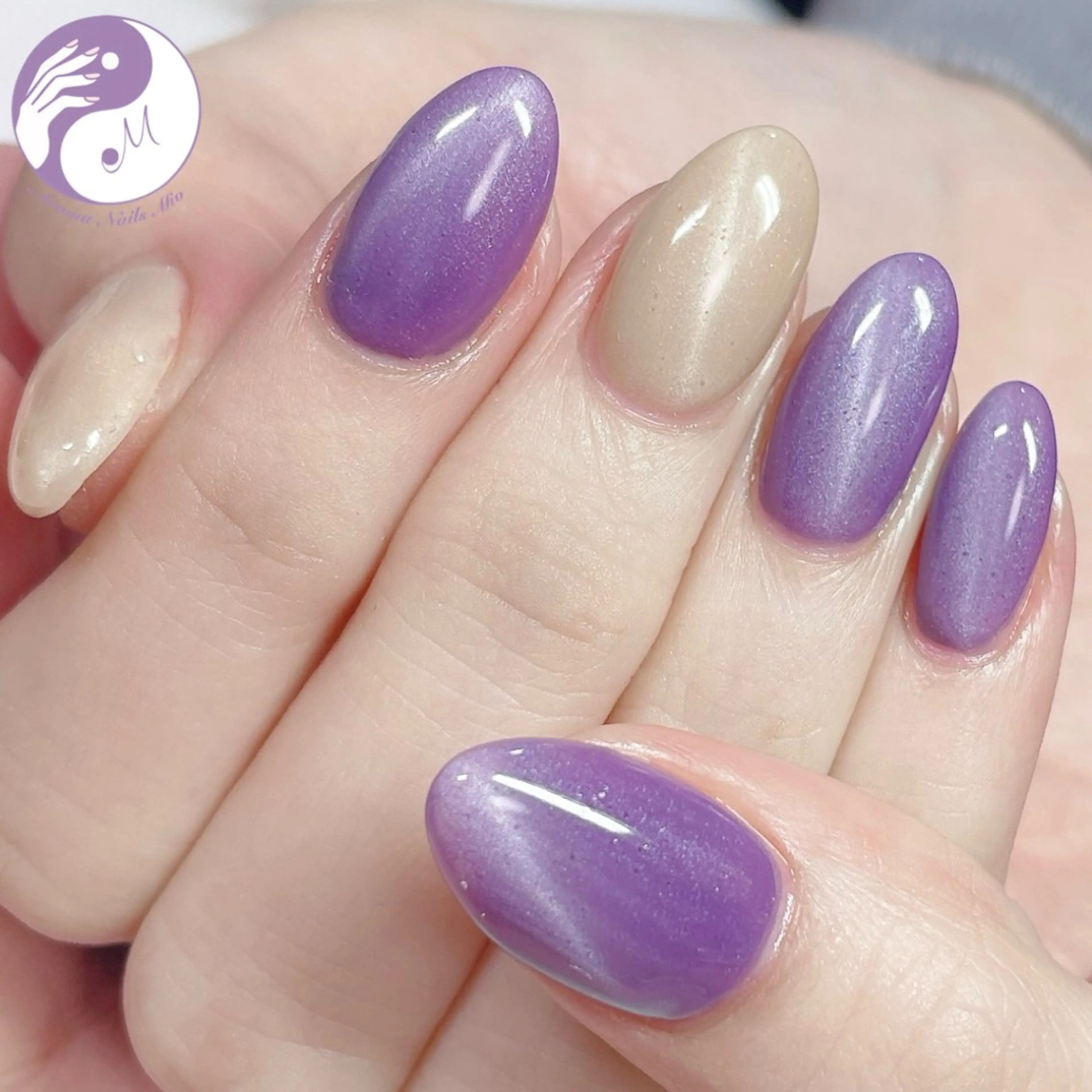 ネイル ジェルネイル マグネットネイル 赤色 .Nails Mio 赤羽西ネイルサロンのネイルデザイン