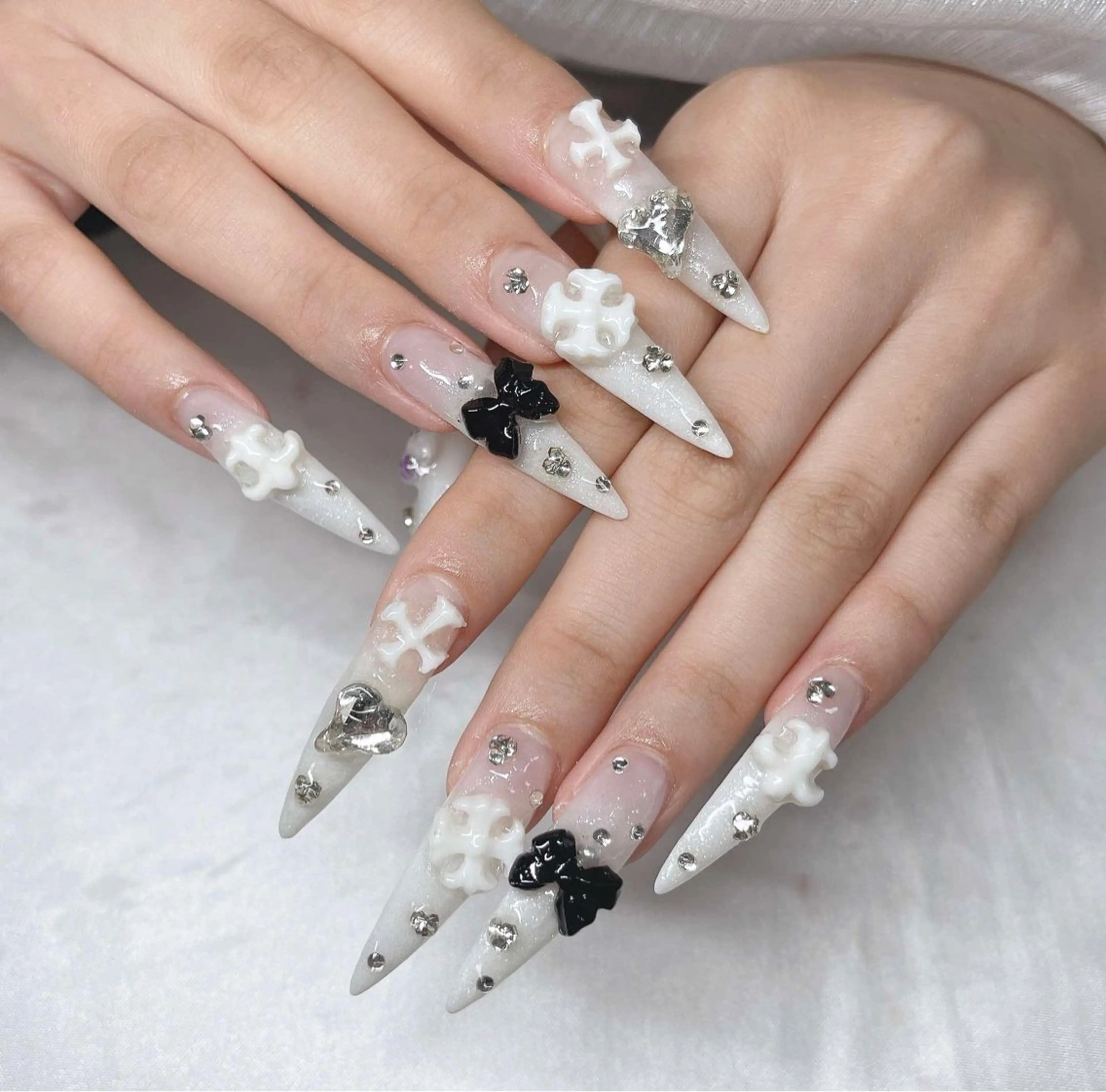 ネイル 長さ出し グラデーション 卒業式 キラキラネイル マグネットネイル ハンドネイル Lee Nailsのネイルデザイン