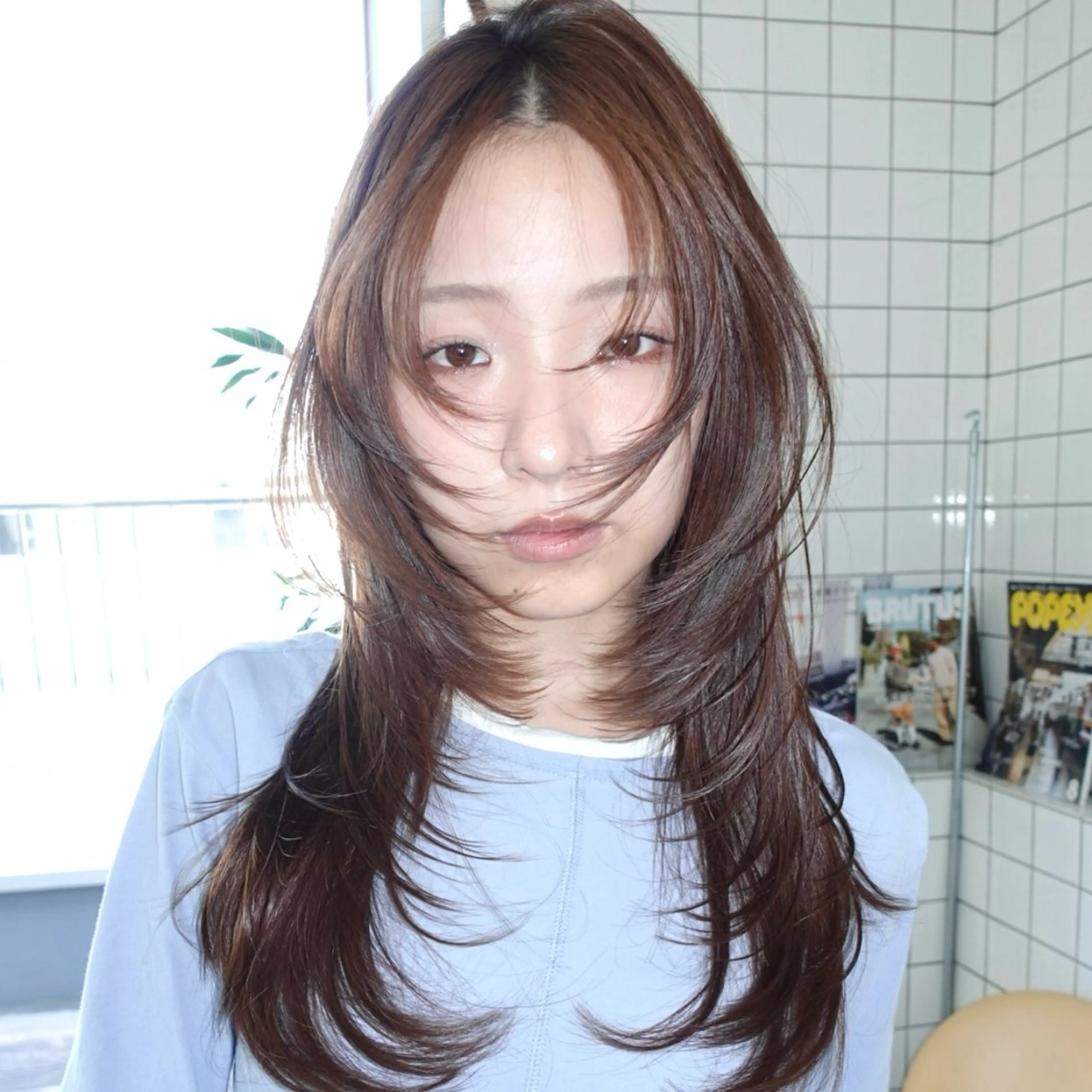 セミロング カラー 黒髪 ブラウンカラー 透明感カラー 顔周りカット ハッシュカット カット ヘアカラー トリートメント レイヤーカット ハッシュカットのヘアスタイル