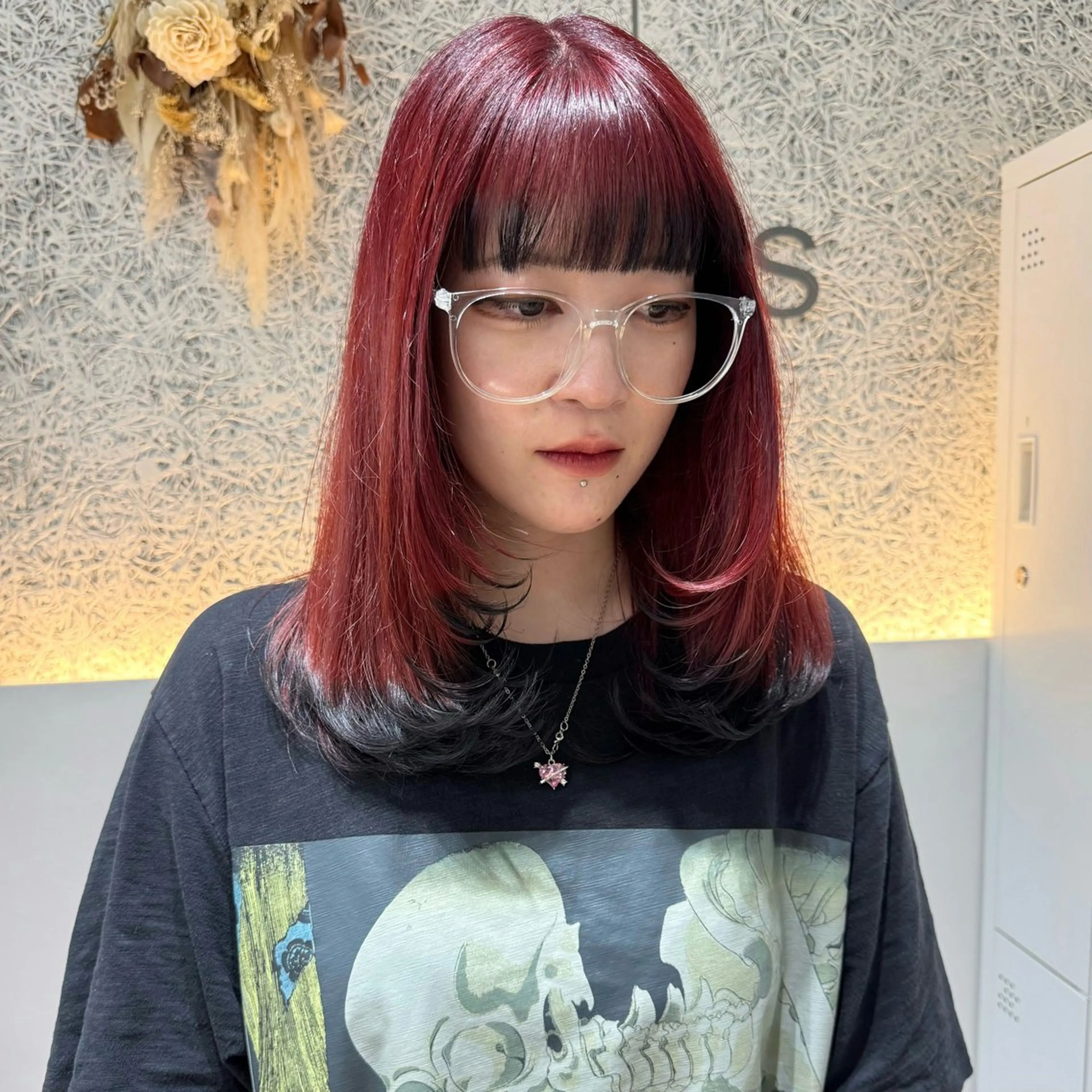 セミロング カラー 黒髪 ブリーチ レッドカラー レイヤーカット ヘアカラー トリートメント 🌱ブリーチ・透明感 カラー/mapi🦭のヘアスタイル