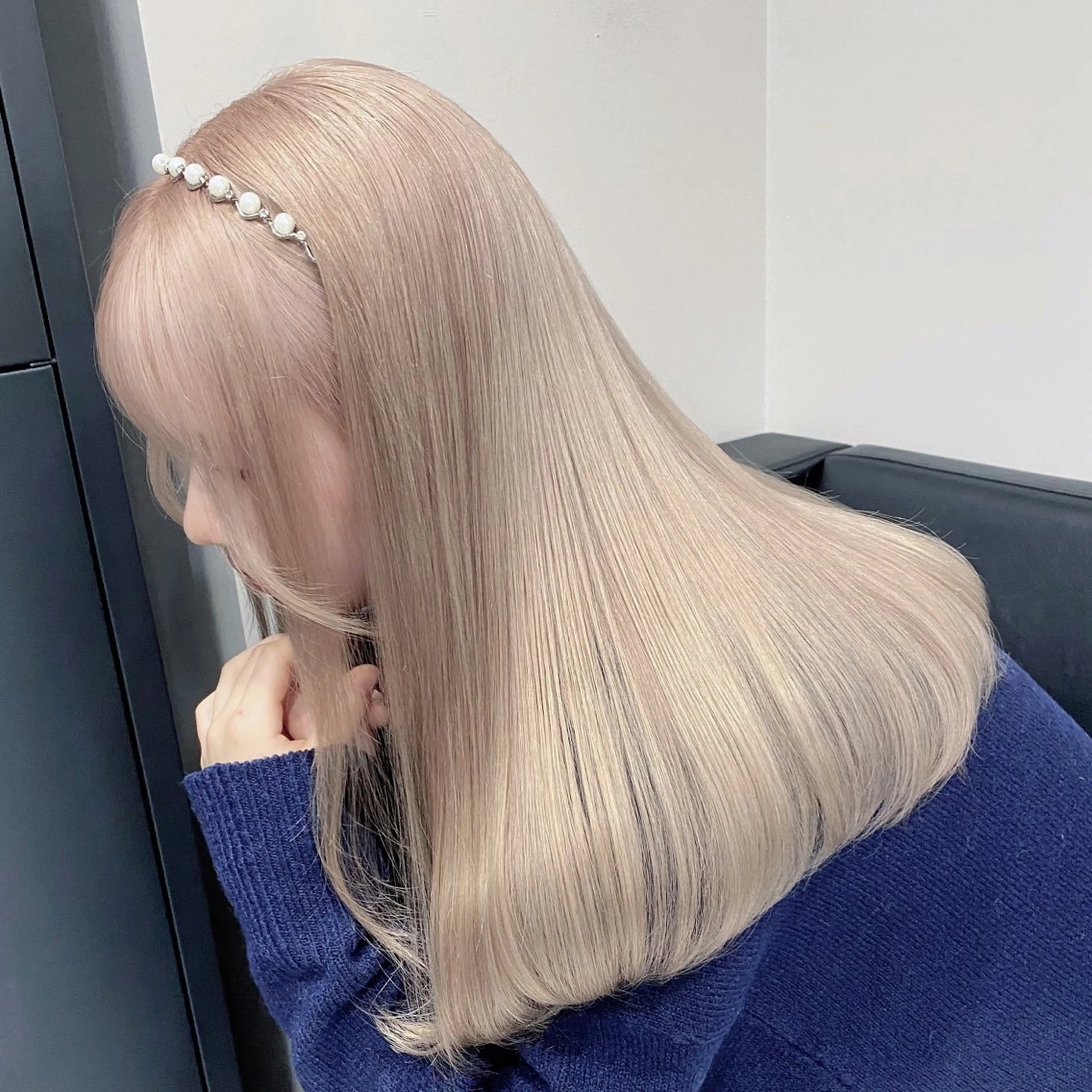 ロング カラー ベージュカラー ミルクティーベージュ ヘアカラー トリートメント 小島 貴之のヘアスタイル