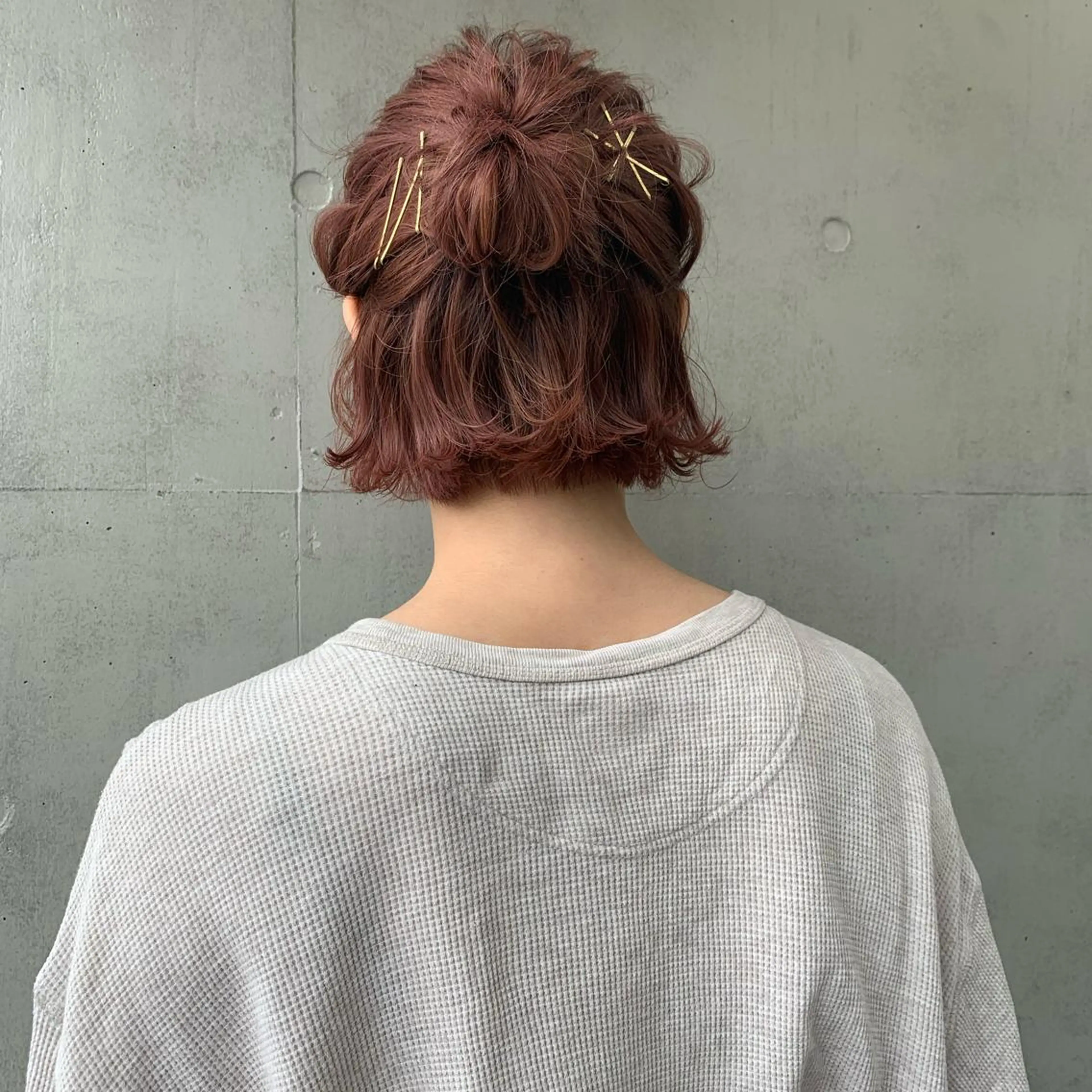 ミディアム カラー ブリーチ ブラウンカラー 透明感カラー ピンクカラー ピンクブラウン カット ヘアカラー トリートメント ヘッドスパ 柔らかブラウン/顔周 りレイヤー♡ユウシのヘアスタイル