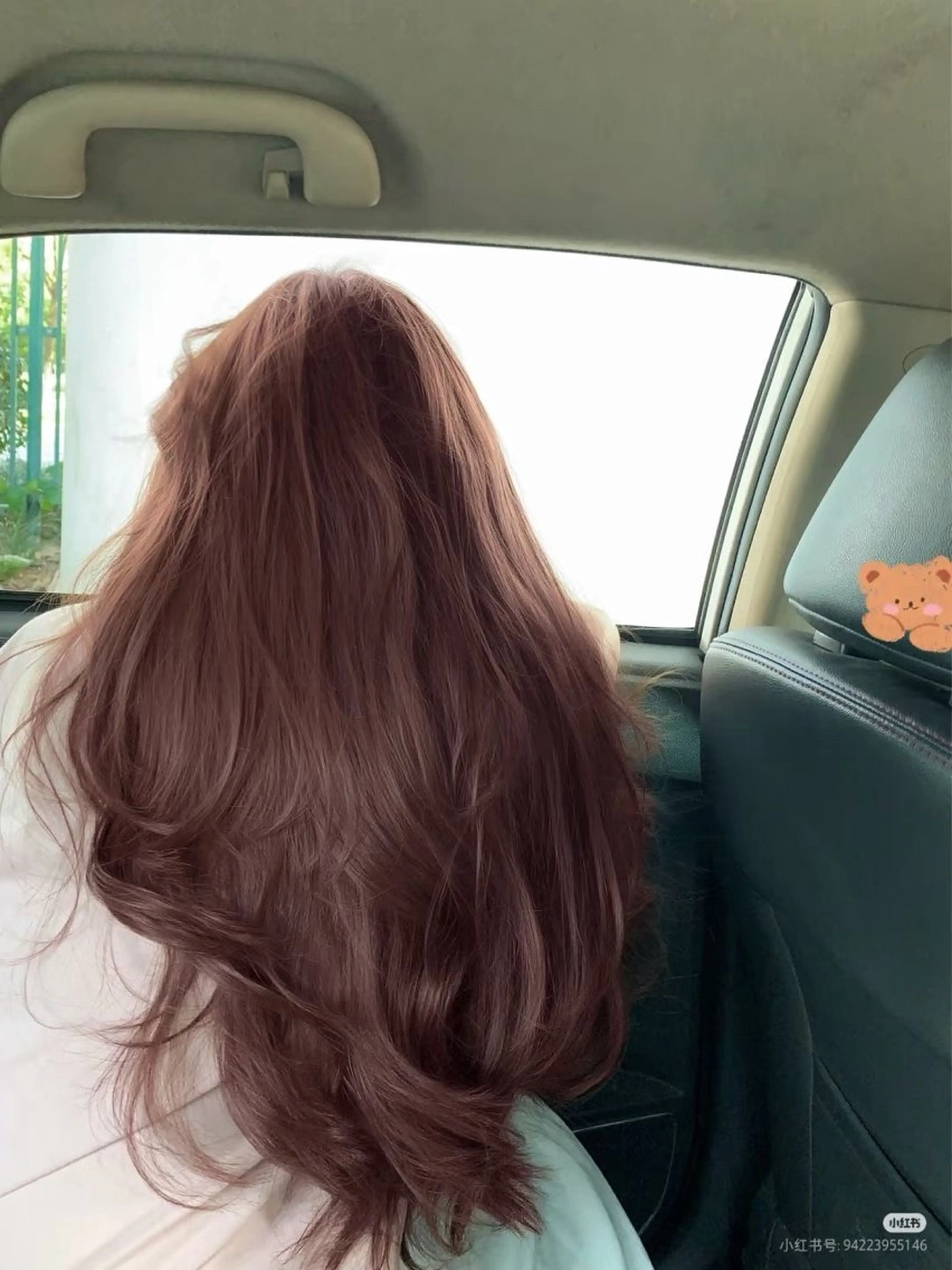 カラー ブリーチ ダブルカラー ブリーチなしカラー ヘアカラー Airi 韓国y2k レイヤーカットのヘアスタイル