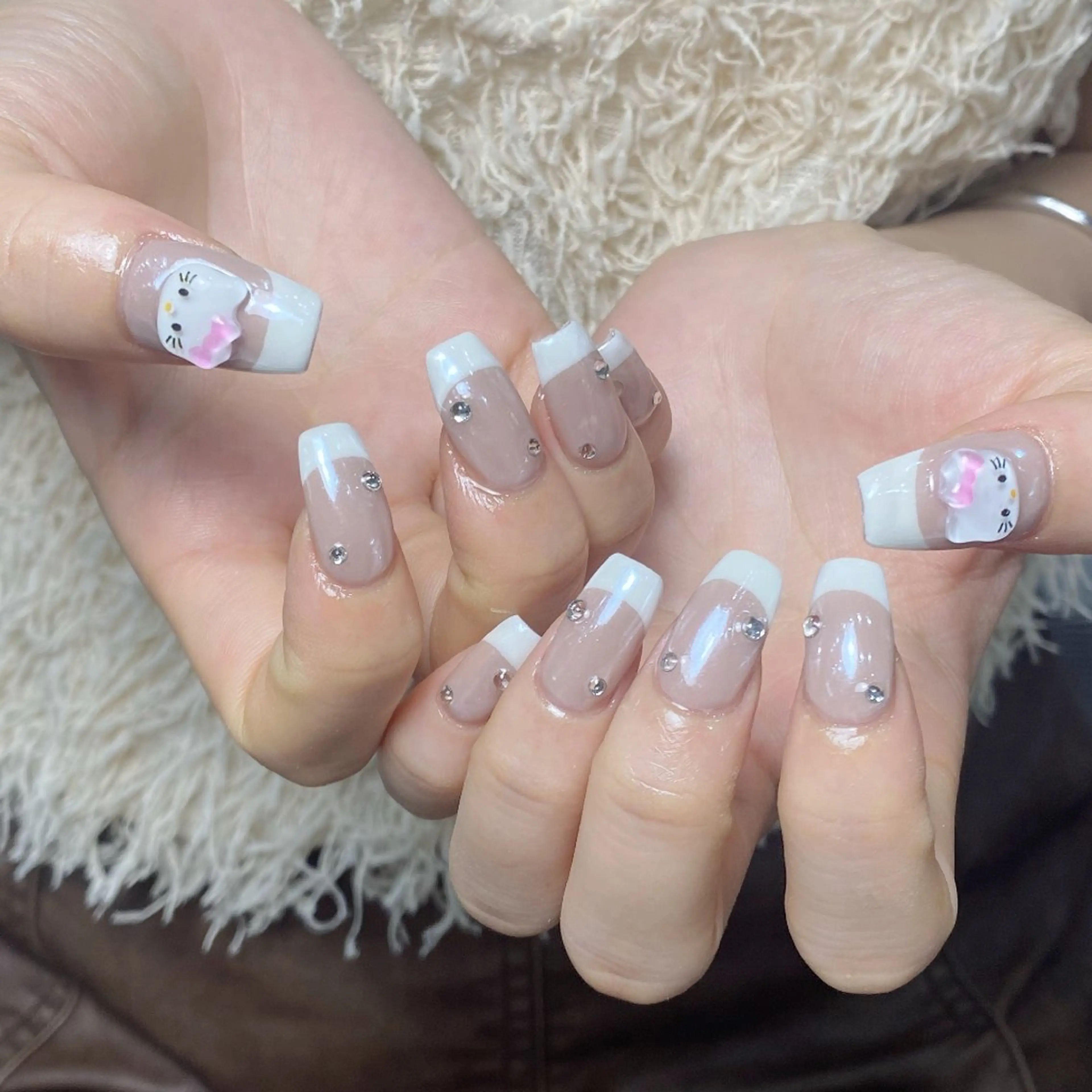 ネイル チークネイル 長さ出し フレンチネイル ジェルネイル キラキラネイル ハンドネイル UM Nail Salonのネイルデザイン