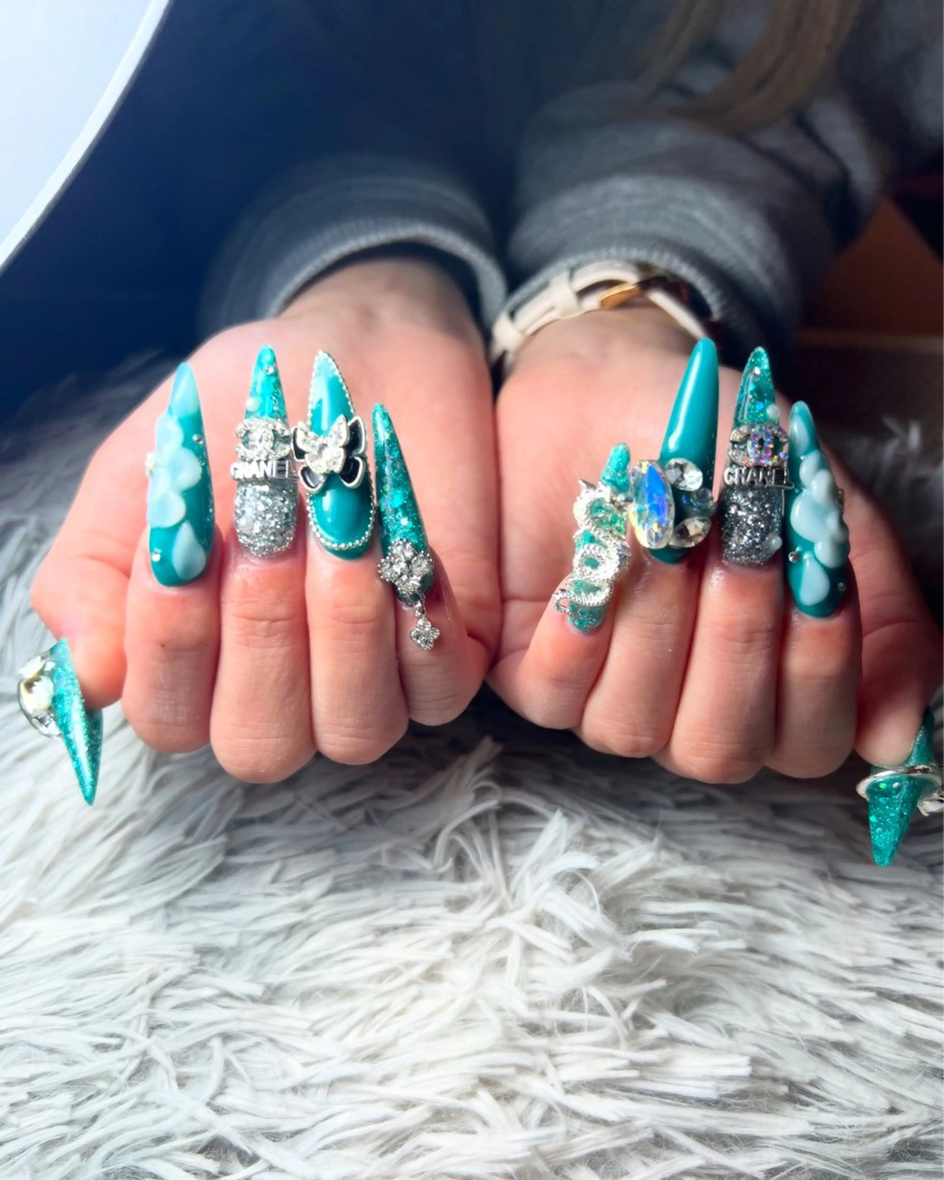 ネイル 成人式 スカルプネイル ハンドネイル シェヌネイル JURAのネイルデザイン