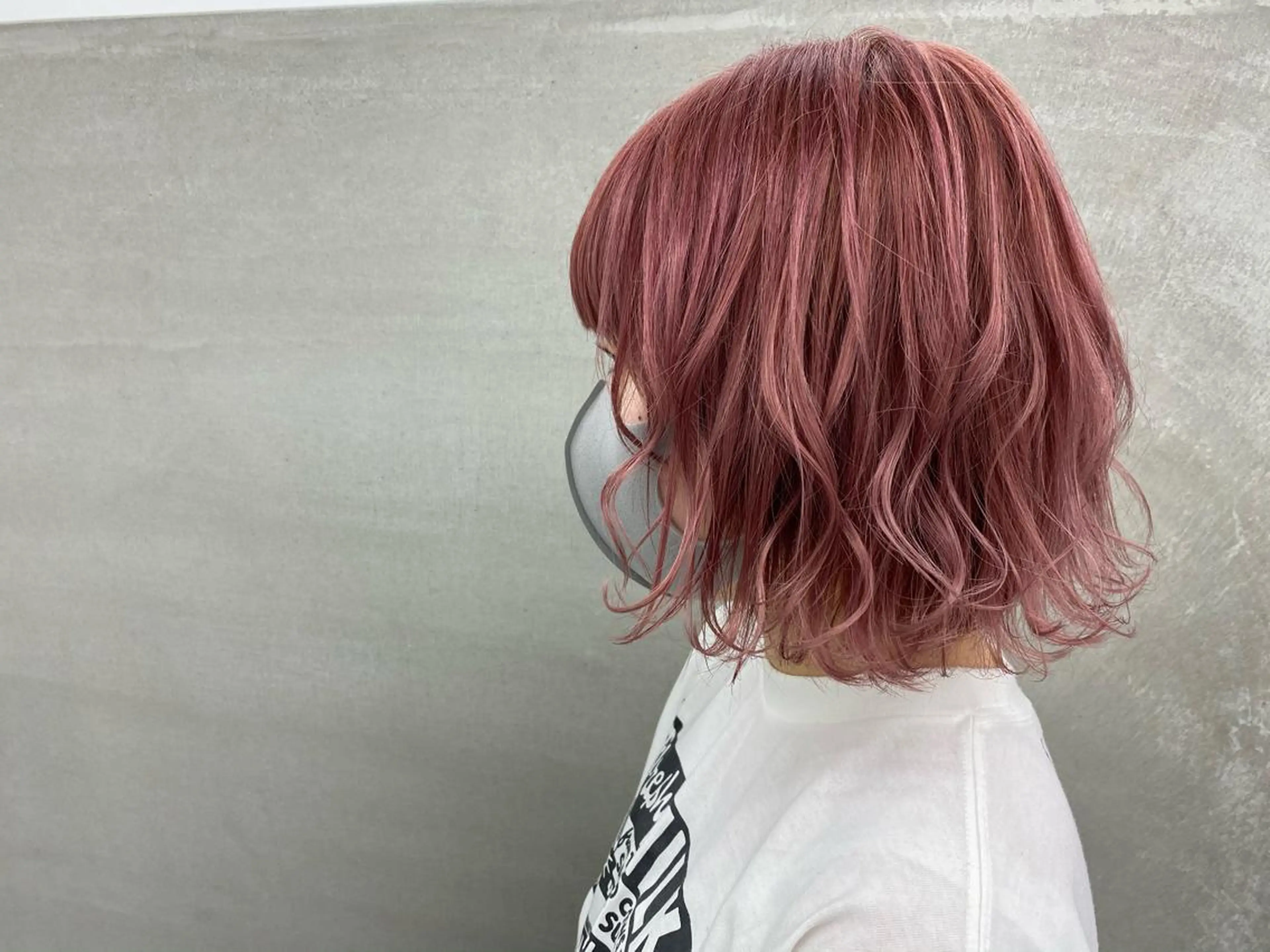 ミディアム カラー ブリーチ ピンクカラー 小岸 竜のヘアスタイル