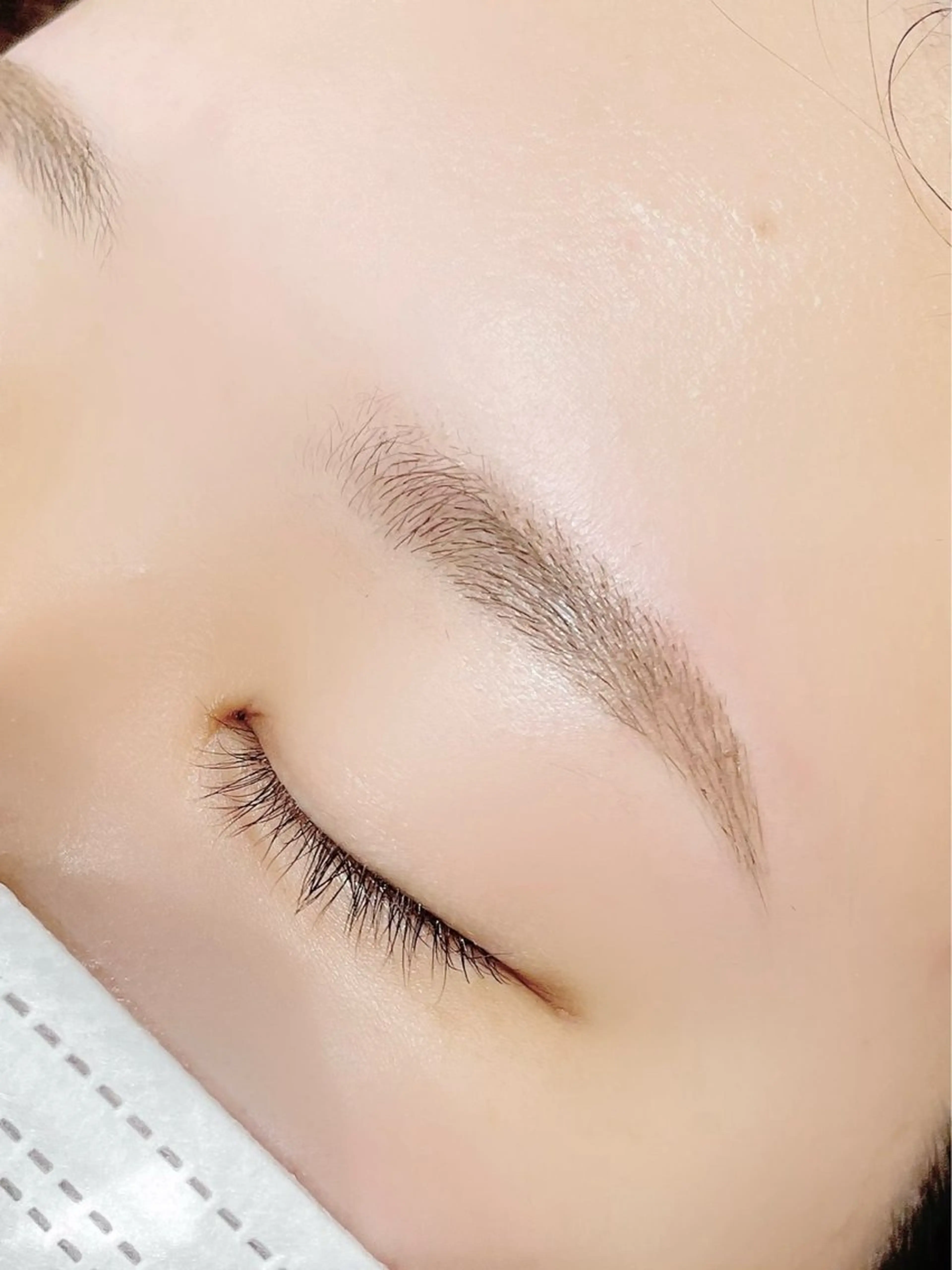 アイブロウ emu所属・持続力、モチ重視 emu🍒ayumiのマツエク・マツパデザイン