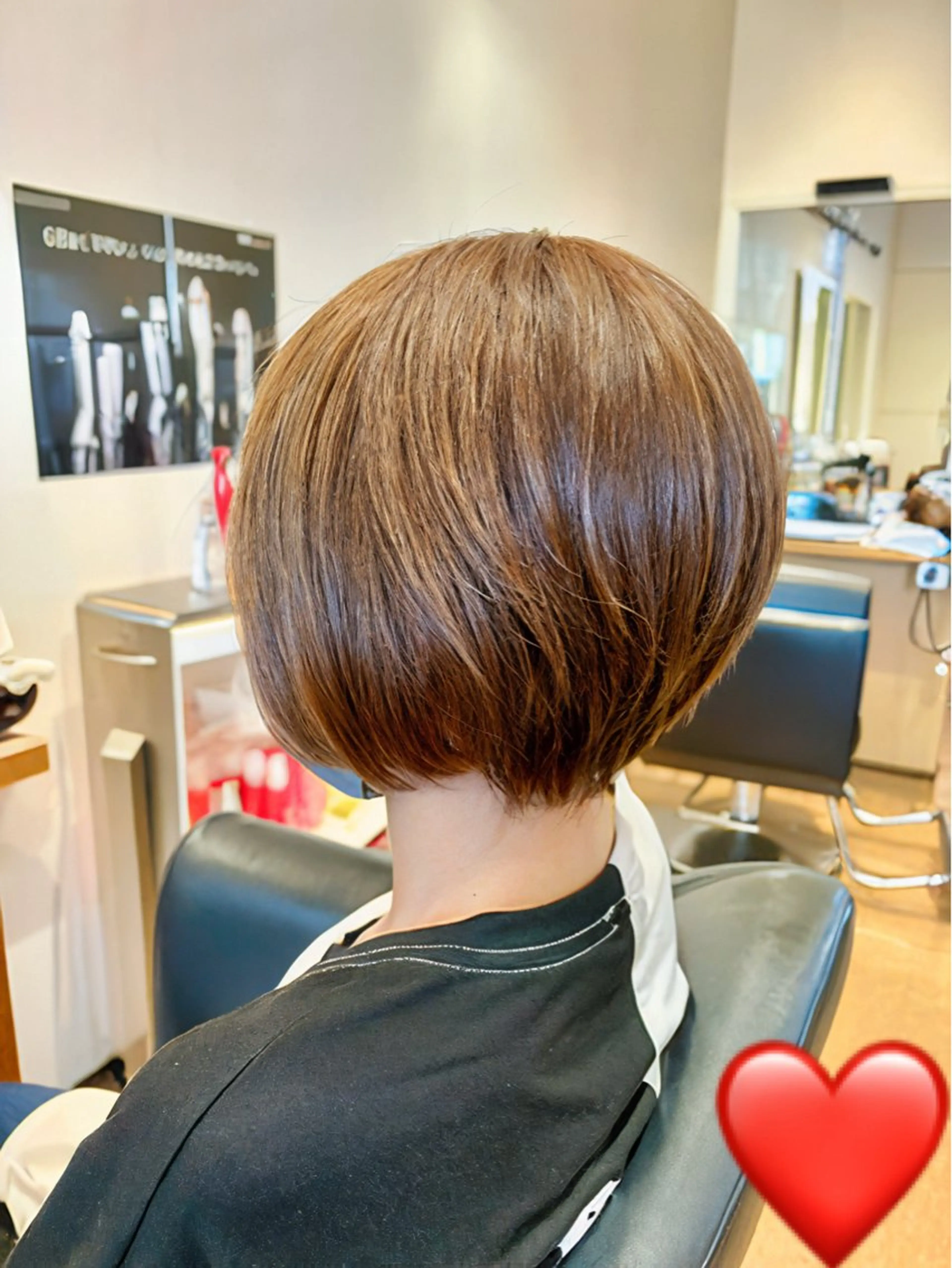 ショート カラー イヤリングカラー イルミナカラー オリーブカラー ボブ ショートヘア カット ヘアカラー 秋山知穂🌸縮毛矯正 ショートお任せ🌸のヘアスタイル