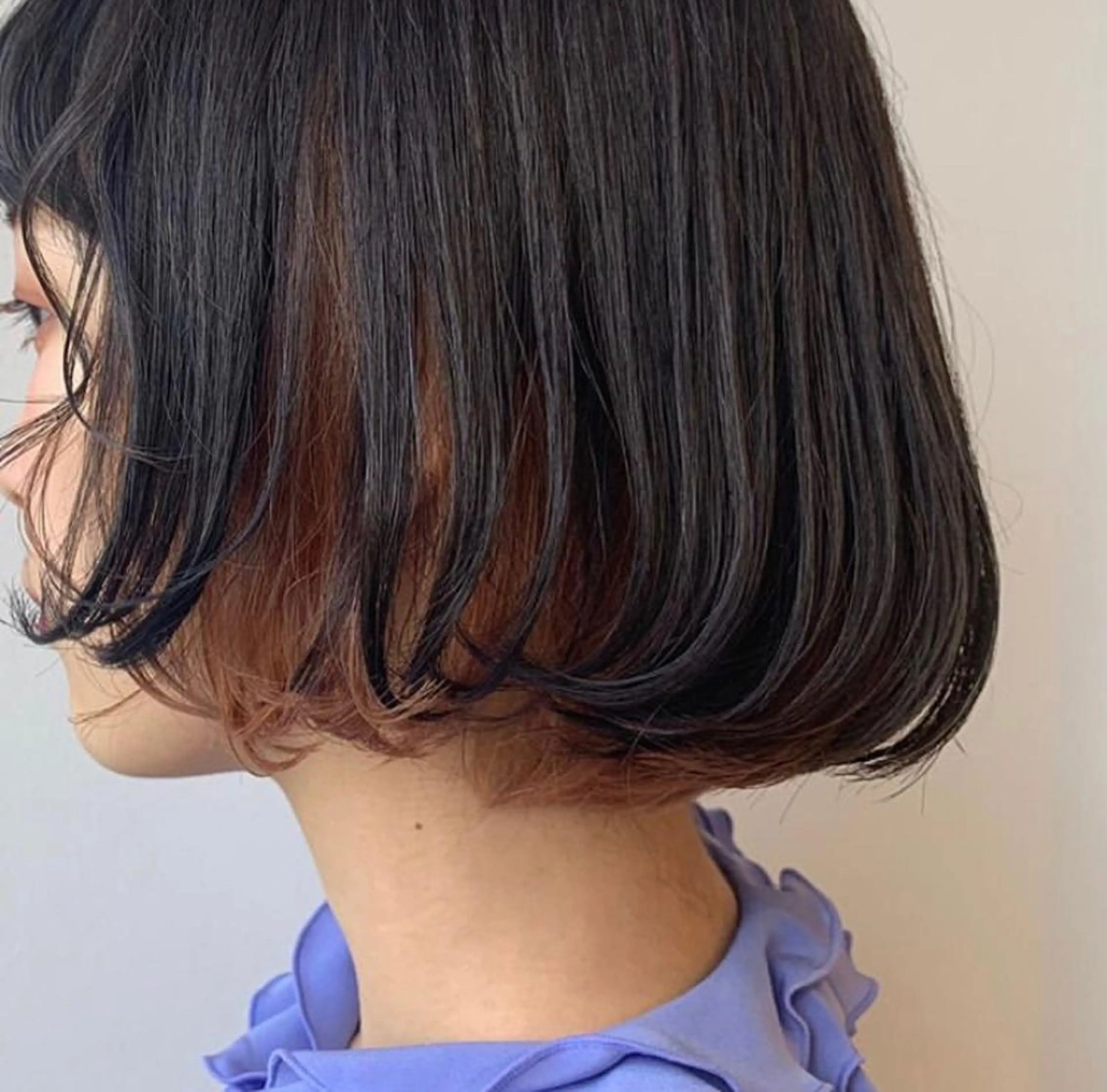 ショート カラー 小森 衣純のヘアスタイル