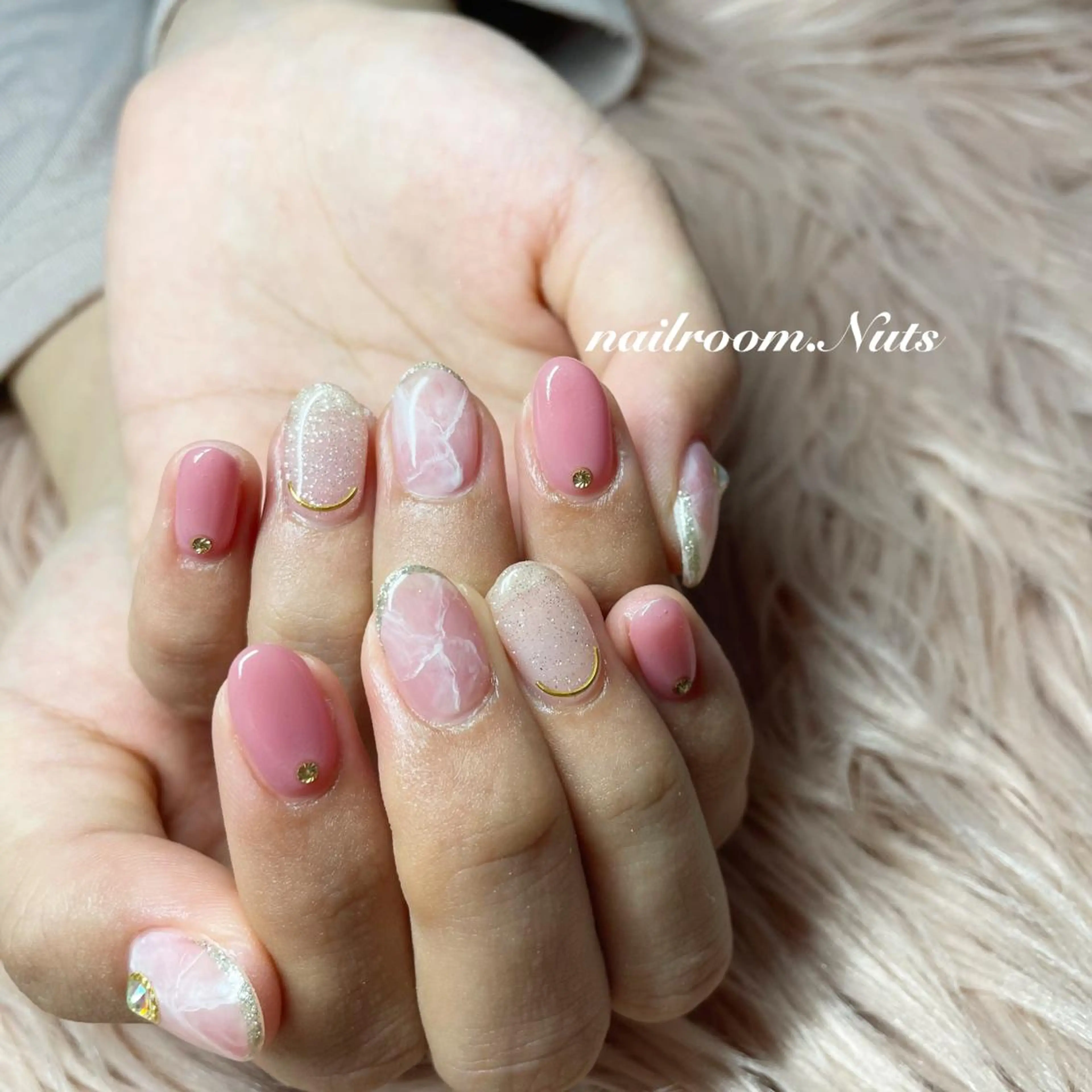 ネイル ストーンネイル ハンドネイル nailsalon Nutsのネイルデザイン