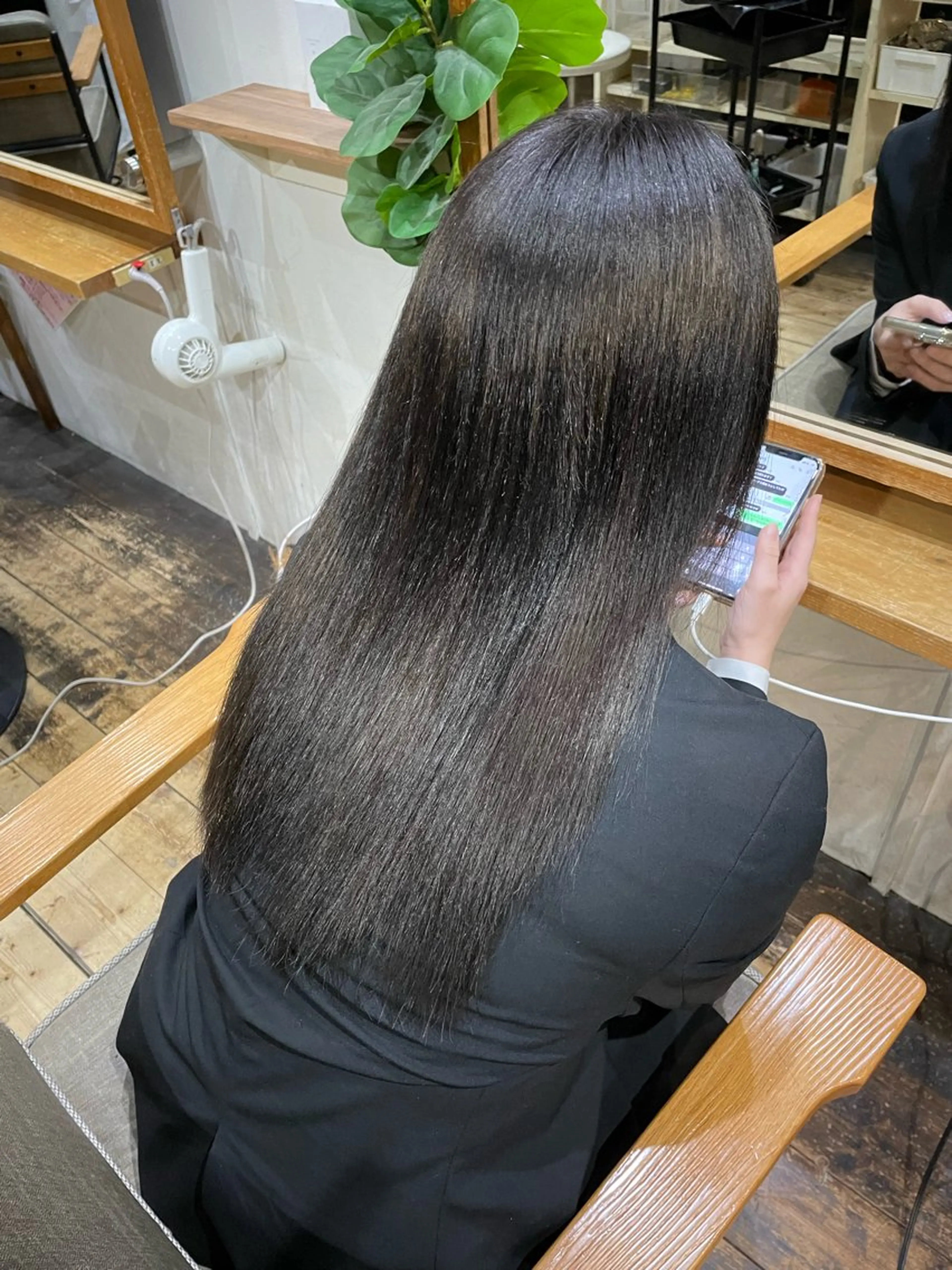 セミロング 脇 麻紘のヘアスタイル