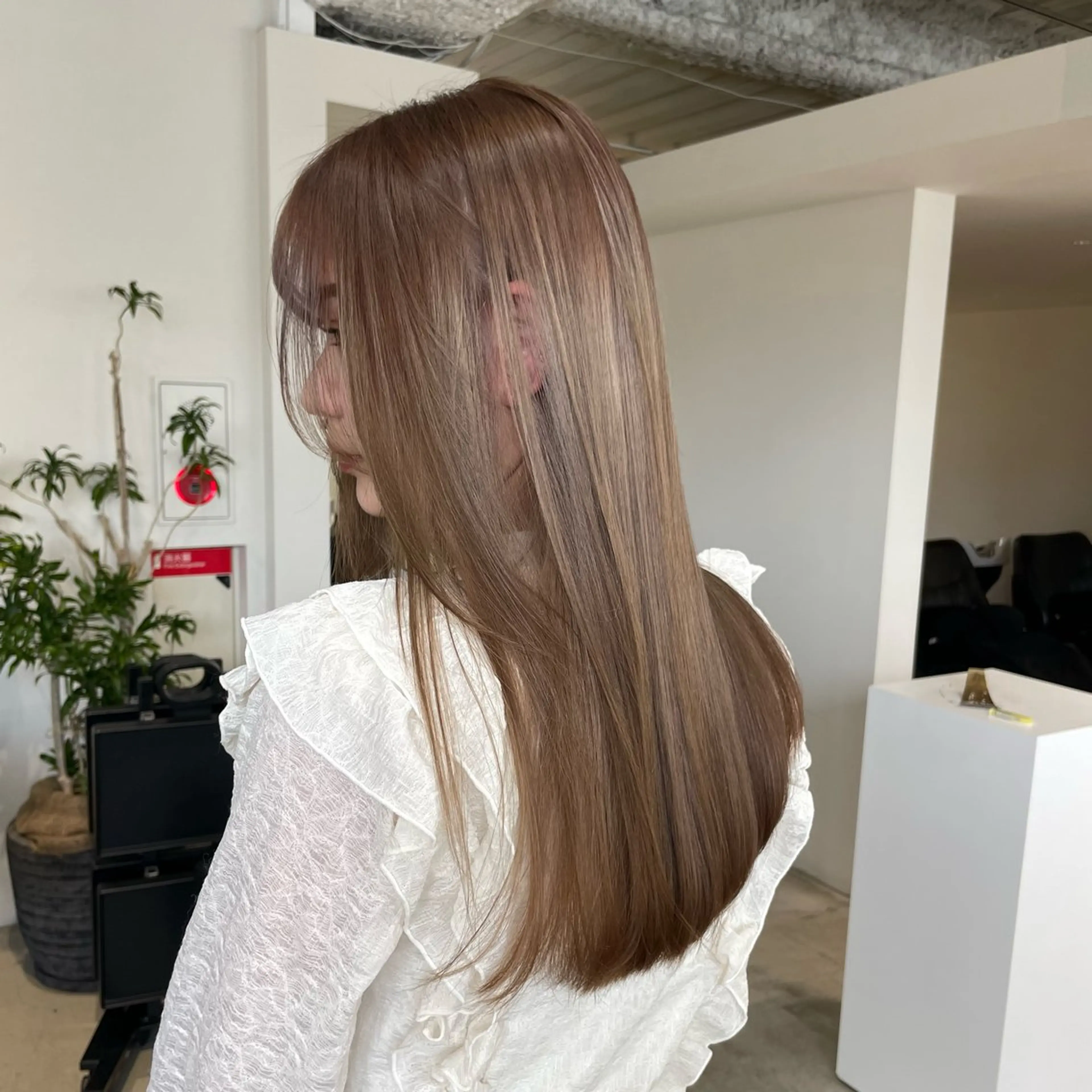 ロング カラー ヘアカラー ミルクティーベージュ /sara💛のヘアスタイル