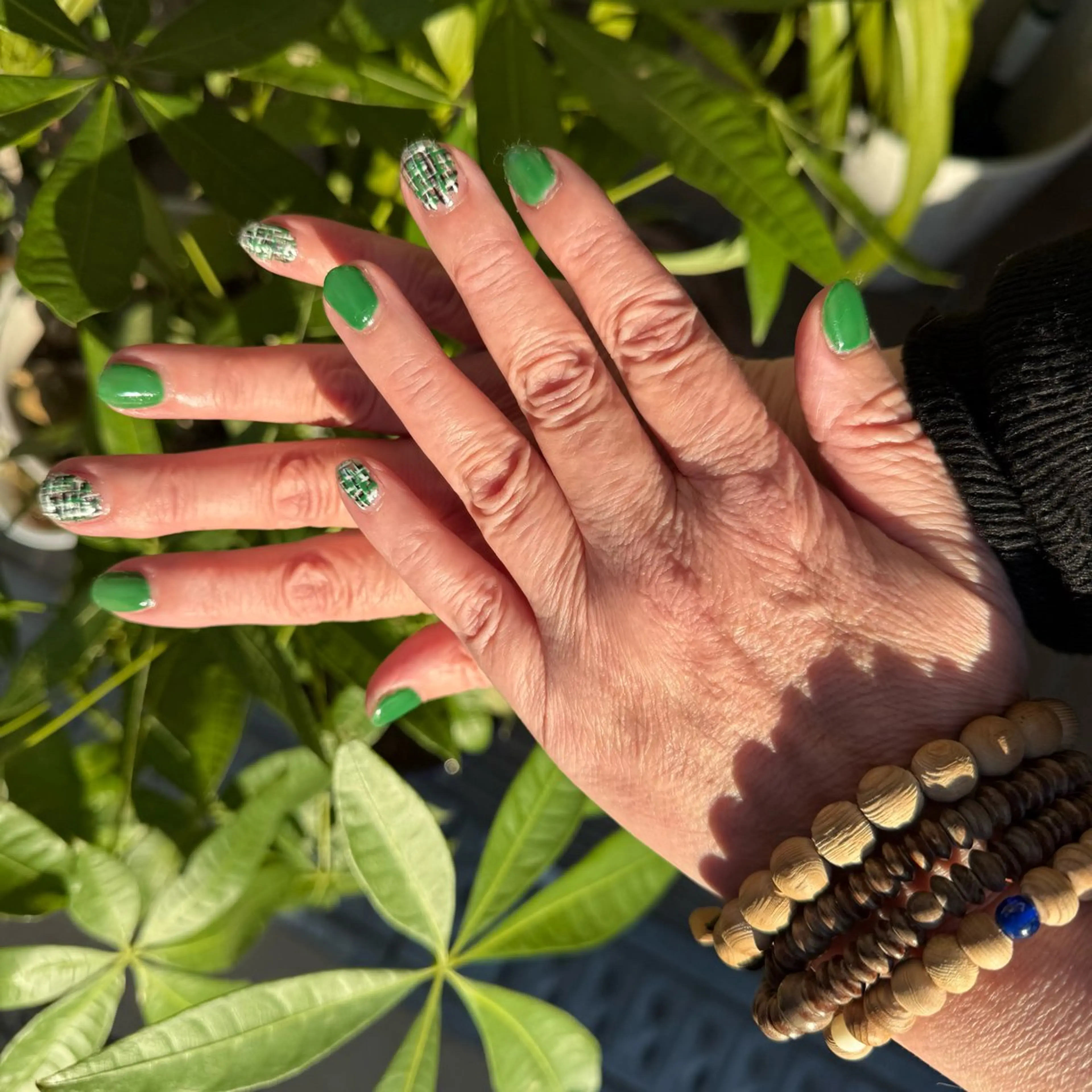 ネイル グリーン ツイードネイル ハンドネイル 松山 碧のエステ・リラクイメージ