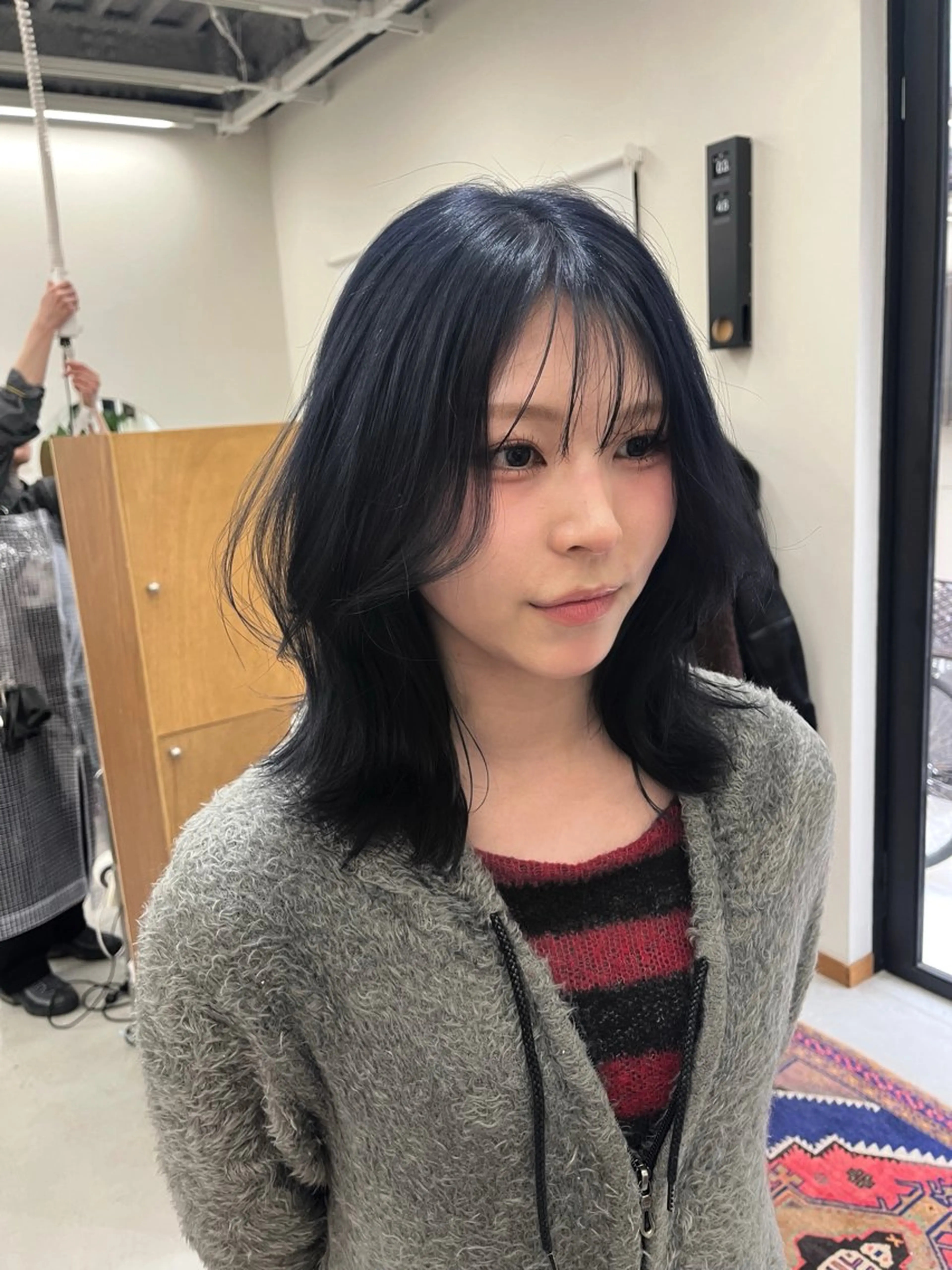 セミロング カラー 黒髪 グラデーションカラー ネイビーカラー カット ヘアカラー miyu /レイヤー/ブリーチのヘアスタイル