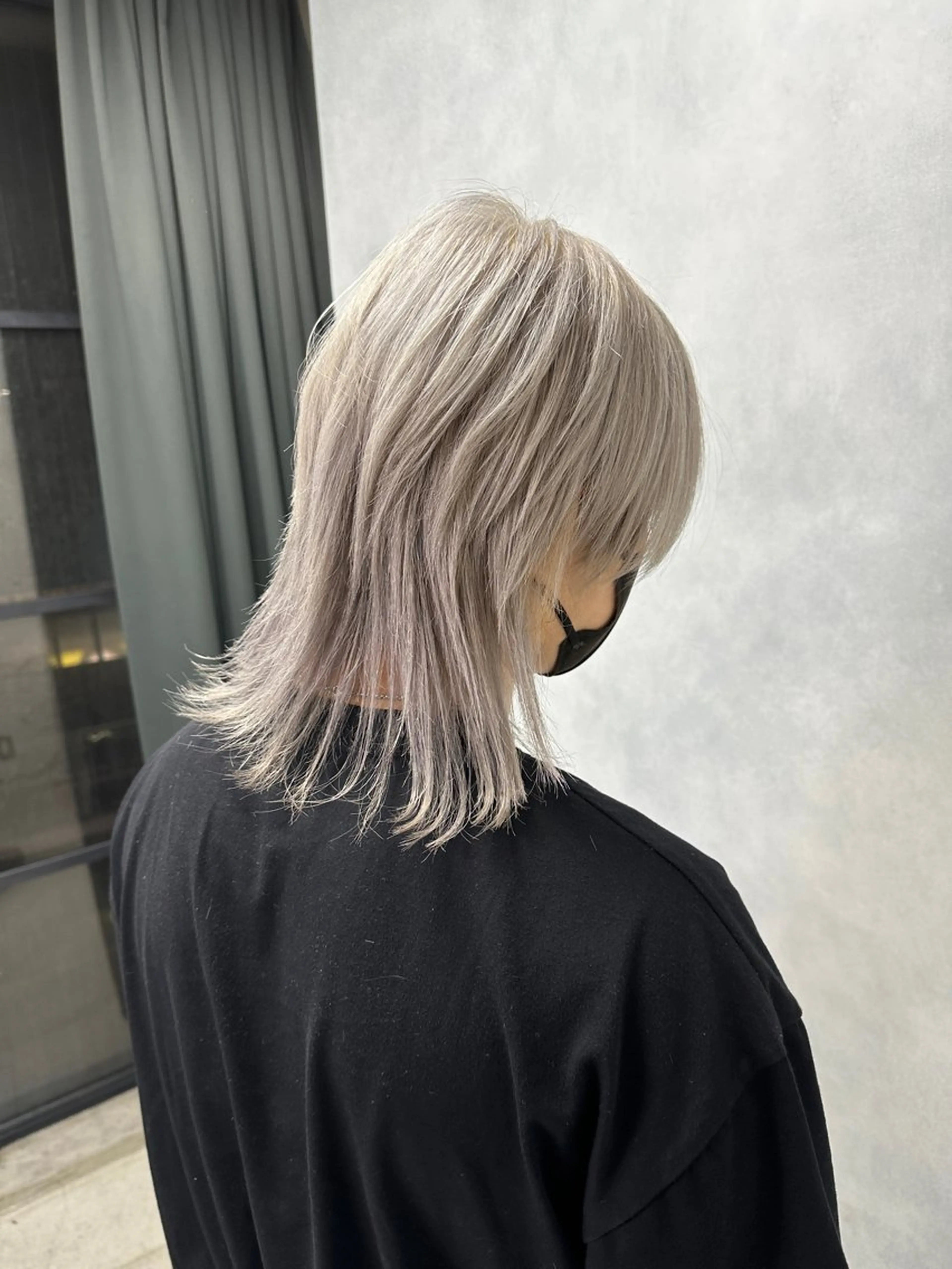 ミディアム くびれヘア エクステ 韓国風ヘア レイヤーカット ウルフカット ヘアカラー レイヤーブリーチ特化 ホワイト専門/岸のヘアスタイル