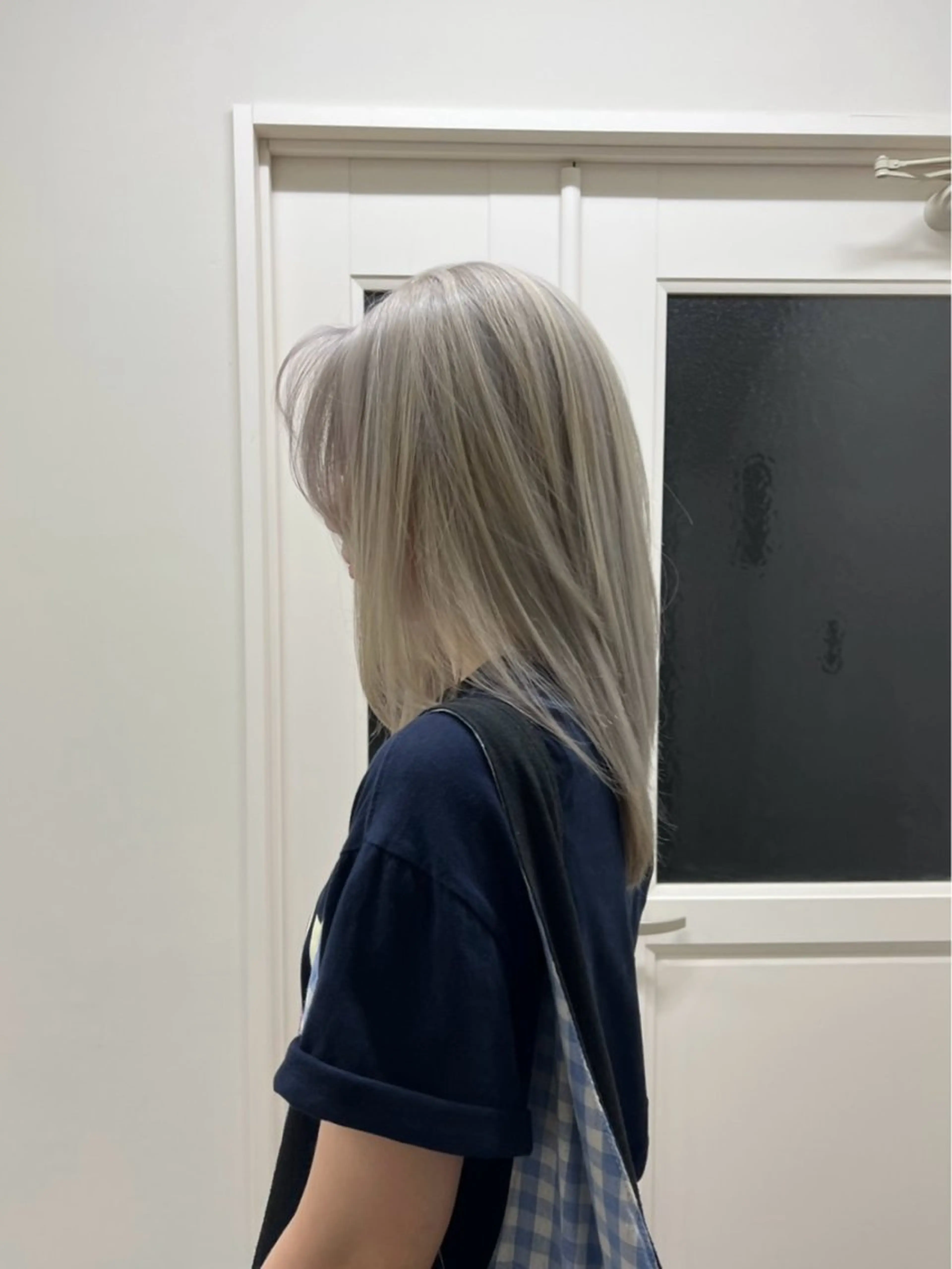 セミロング カラー ブリーチ 透明感カラー グレージュ シルバー シルバーグレージュ ヘアカラー ...alley所属・❄️透明感カラー / ハイトーン❄️WAOのヘアスタイル