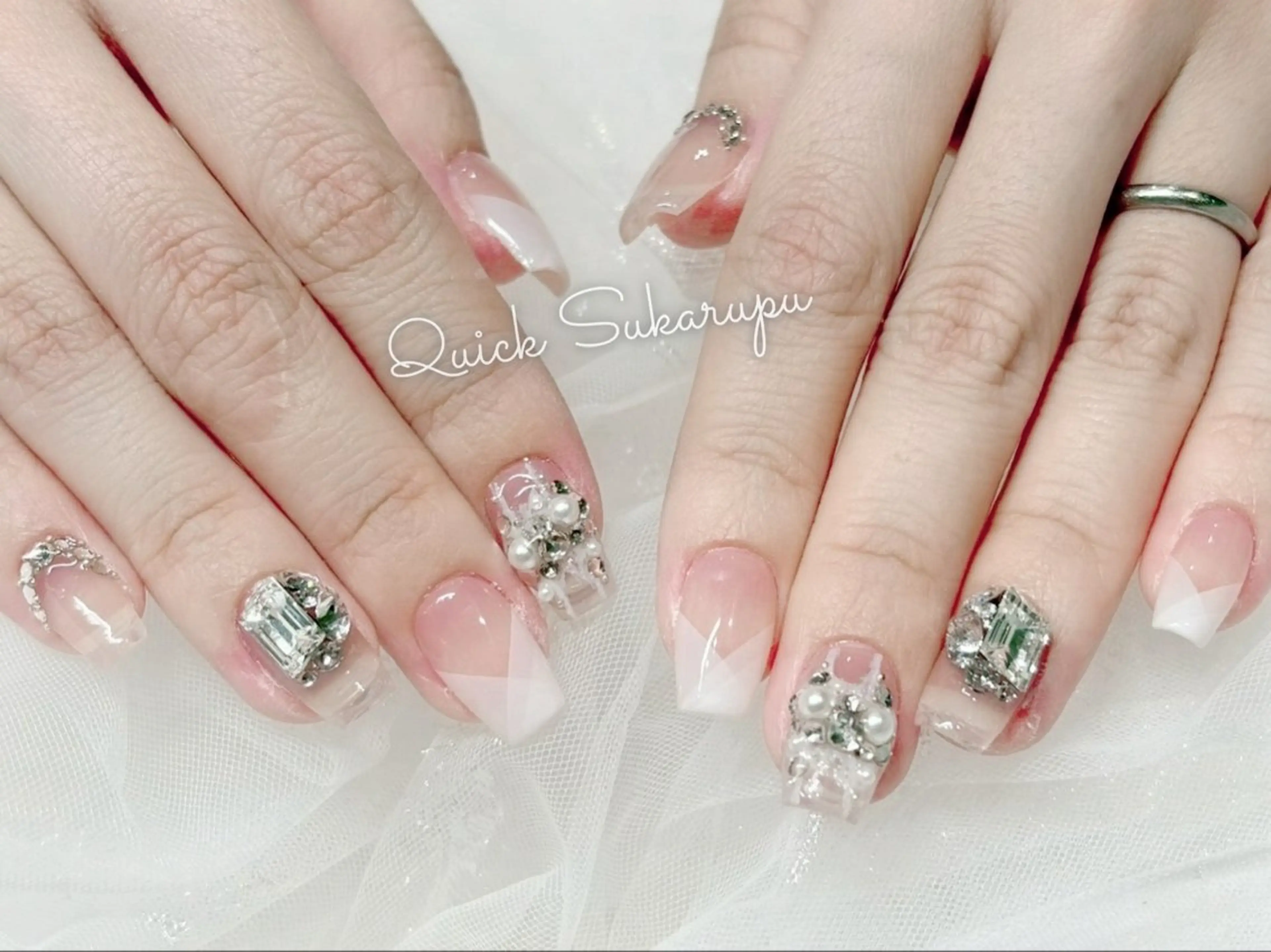 ミディアム ハンドネイル Quick Sukarupu 高田馬場店所属・Quick Sukarupuのネイルデザイン