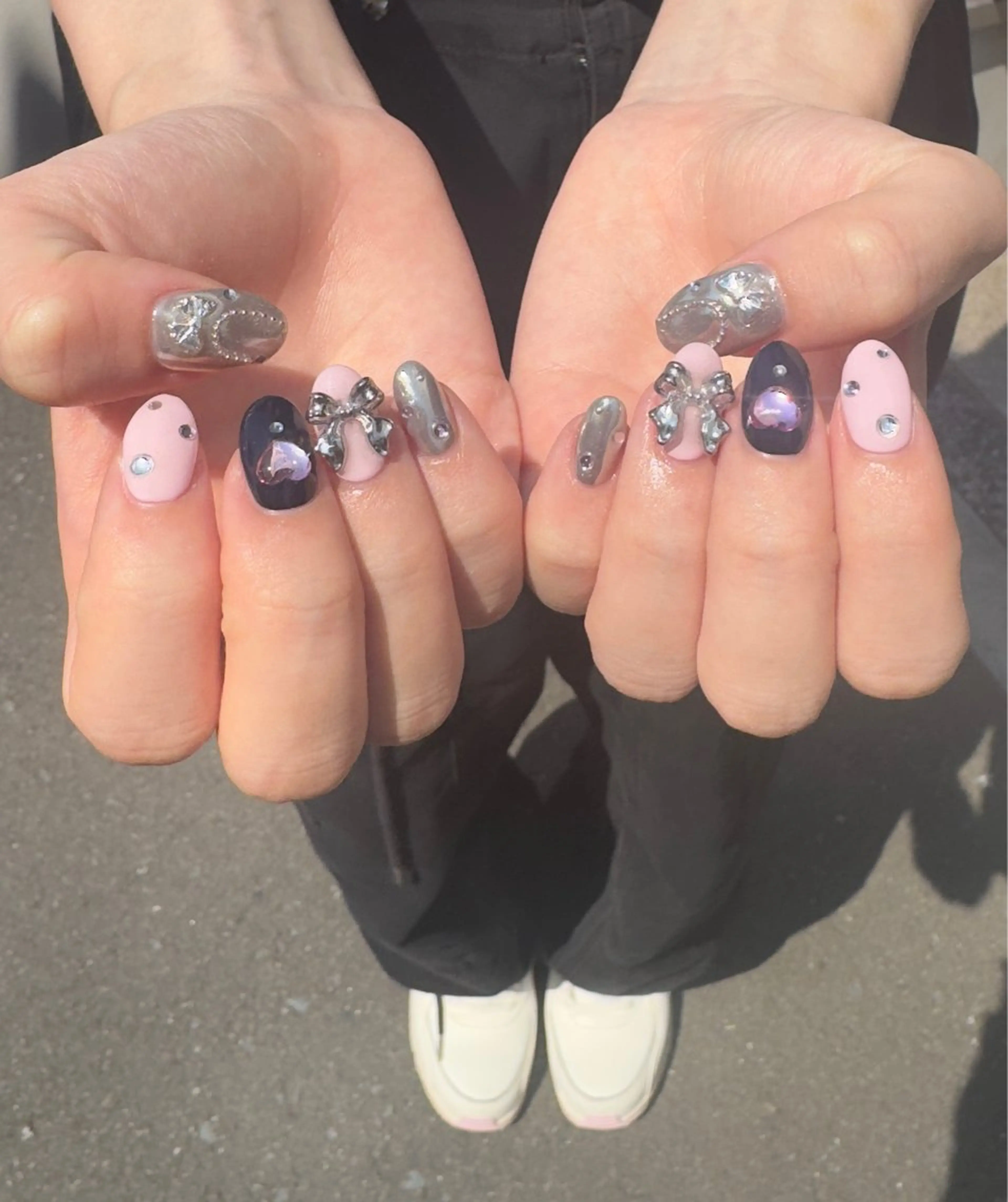 ネイル フラッシュネイル ホログラムネイル 韓国ネイル レース ラメ(グリッター) ハンドネイル MH_ Nailのネイルデザイン