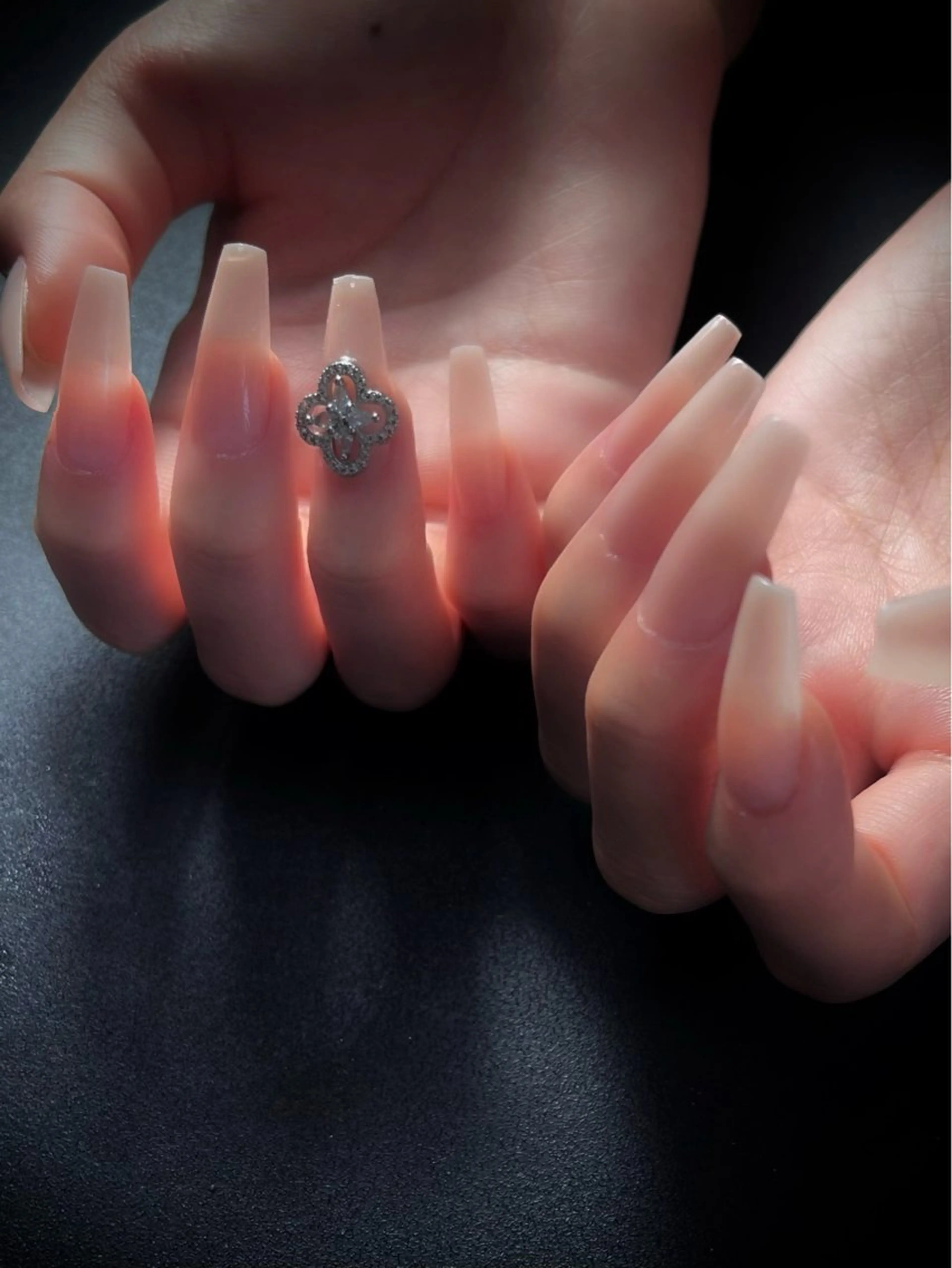 ネイル 長さ出し スカルプネイル nine.🦋 YUKOのネイルデザイン