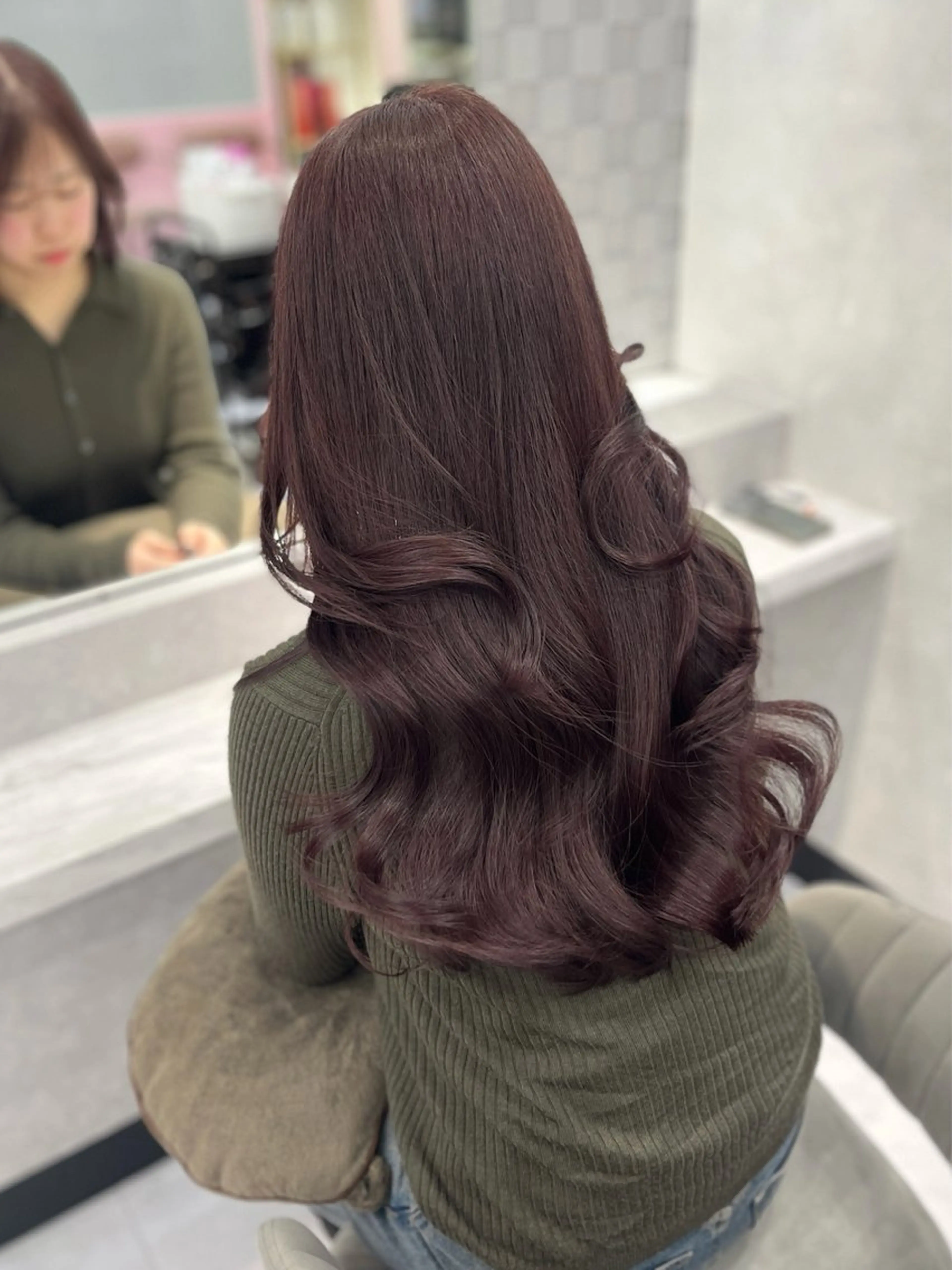 ロング karen/韓国ヘア / ブリーチ/透明感のヘアスタイル