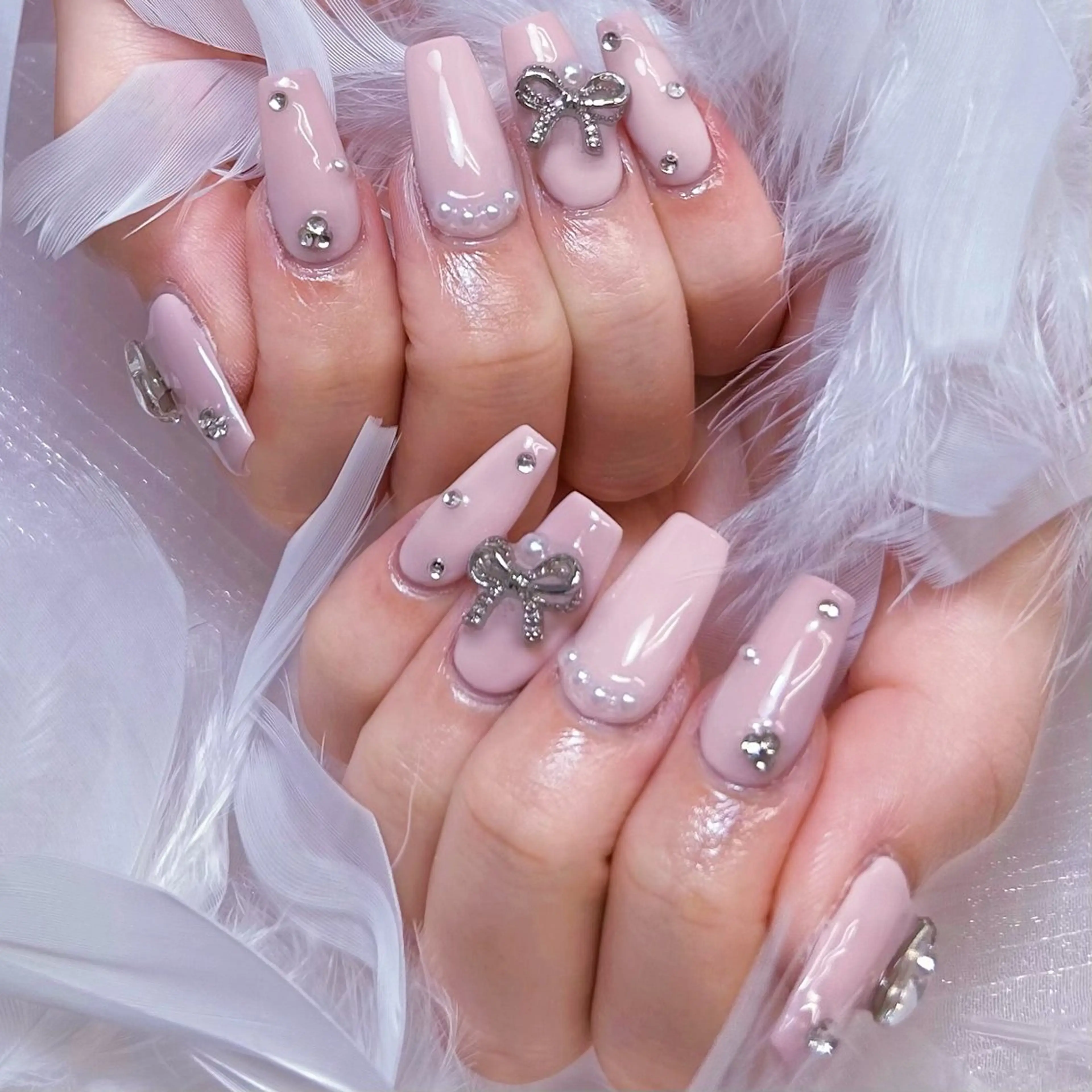 ネイル アートネイル オーロラネイル キラキラネイル 韓国ネイル マグネットネイル ハンドネイル ハンドケア DIAMOND 💞のネイルデザイン