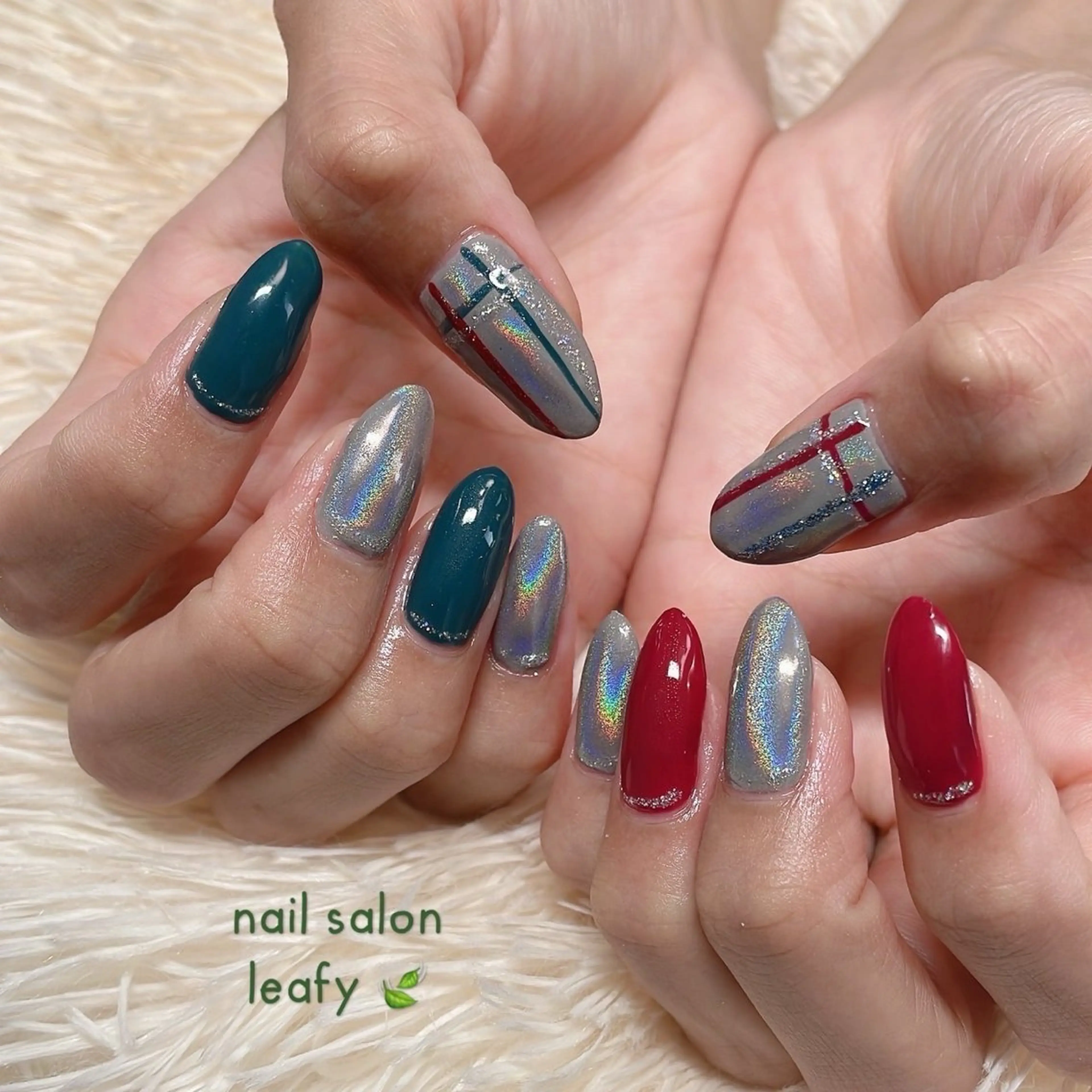 ネイル オーロラネイル ボルドー グリーン ネイルサロン leafyのネイルデザイン