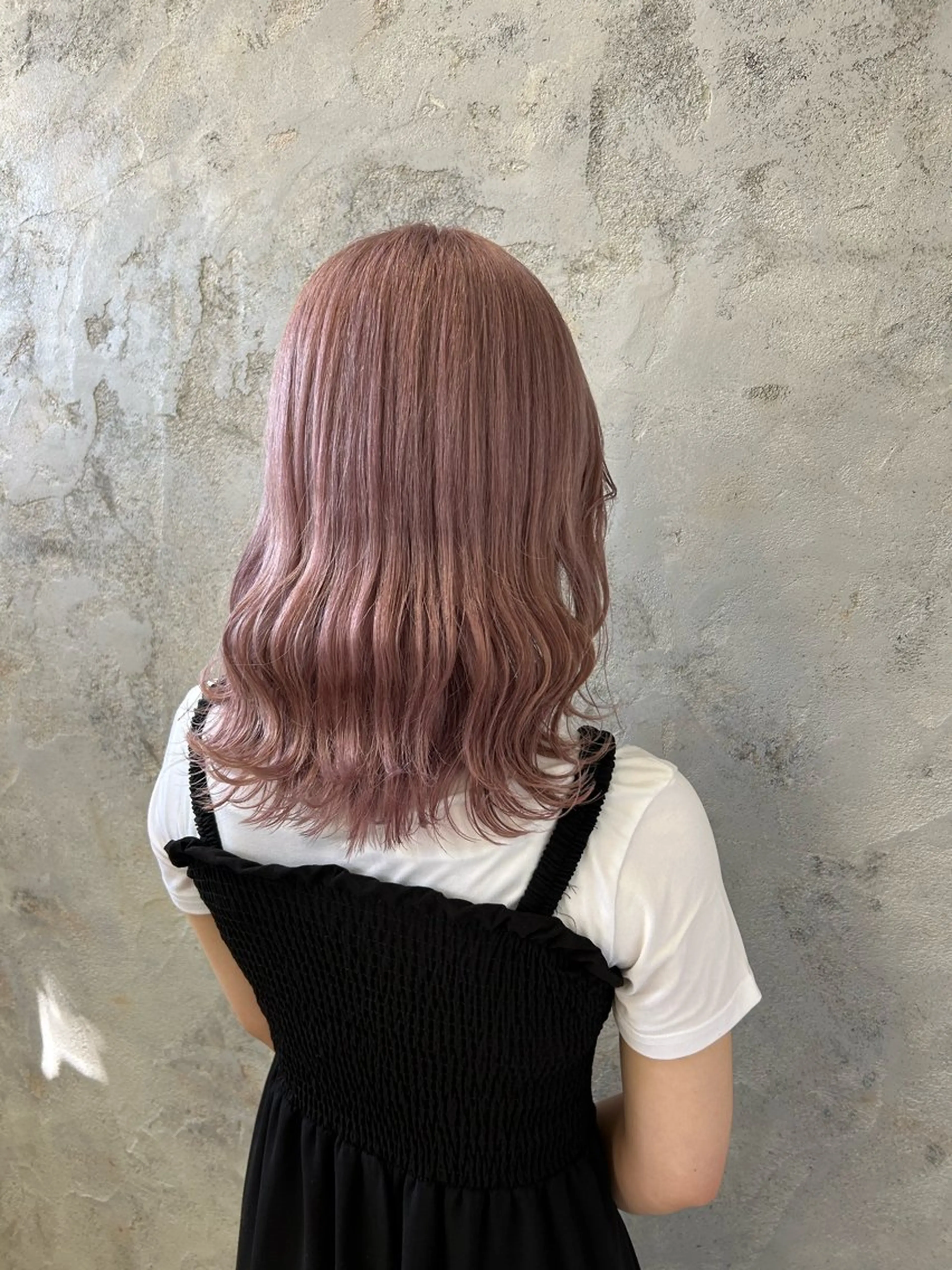 ミディアム カラー 藤原 千紗のヘアスタイル