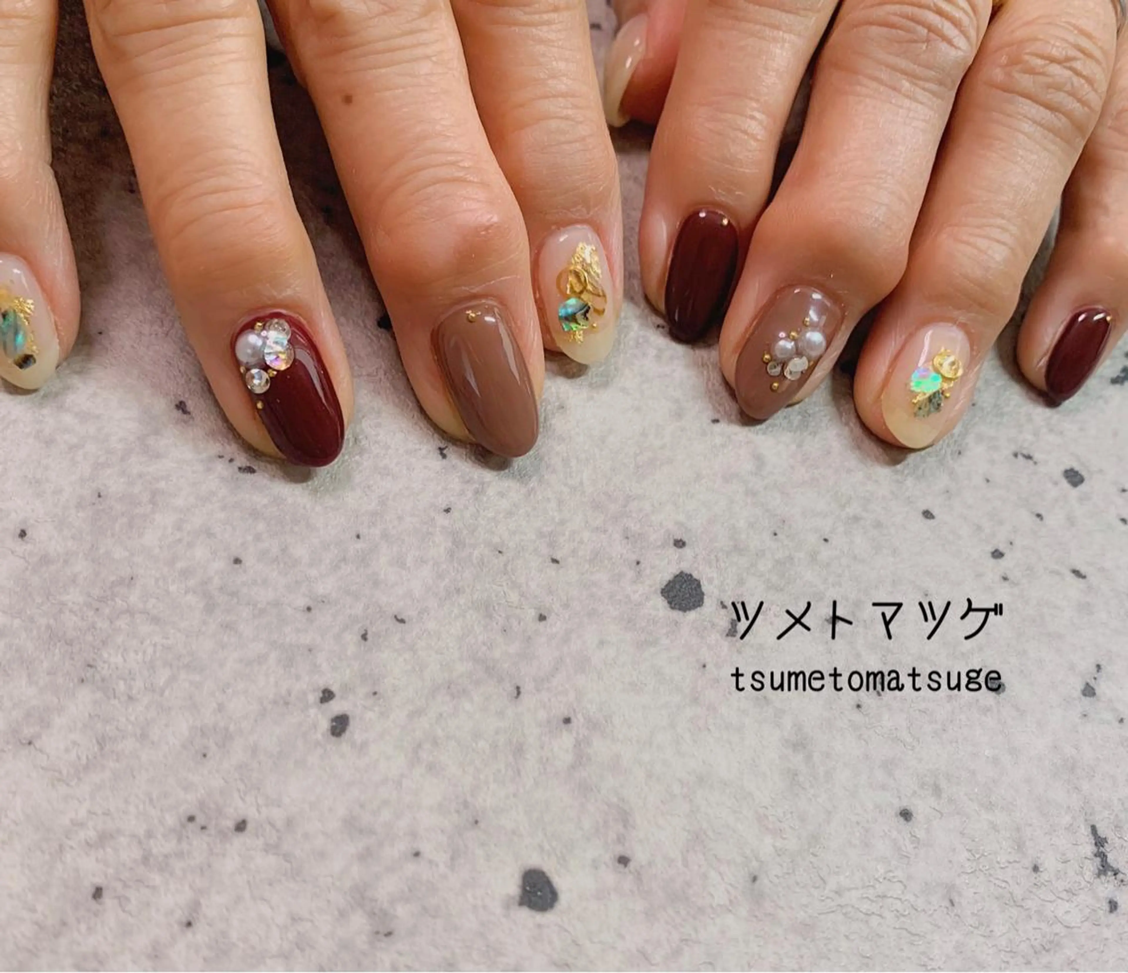 ミディアム ネイル アートネイル ハンドネイル ツメトマツゲ .のネイルデザイン