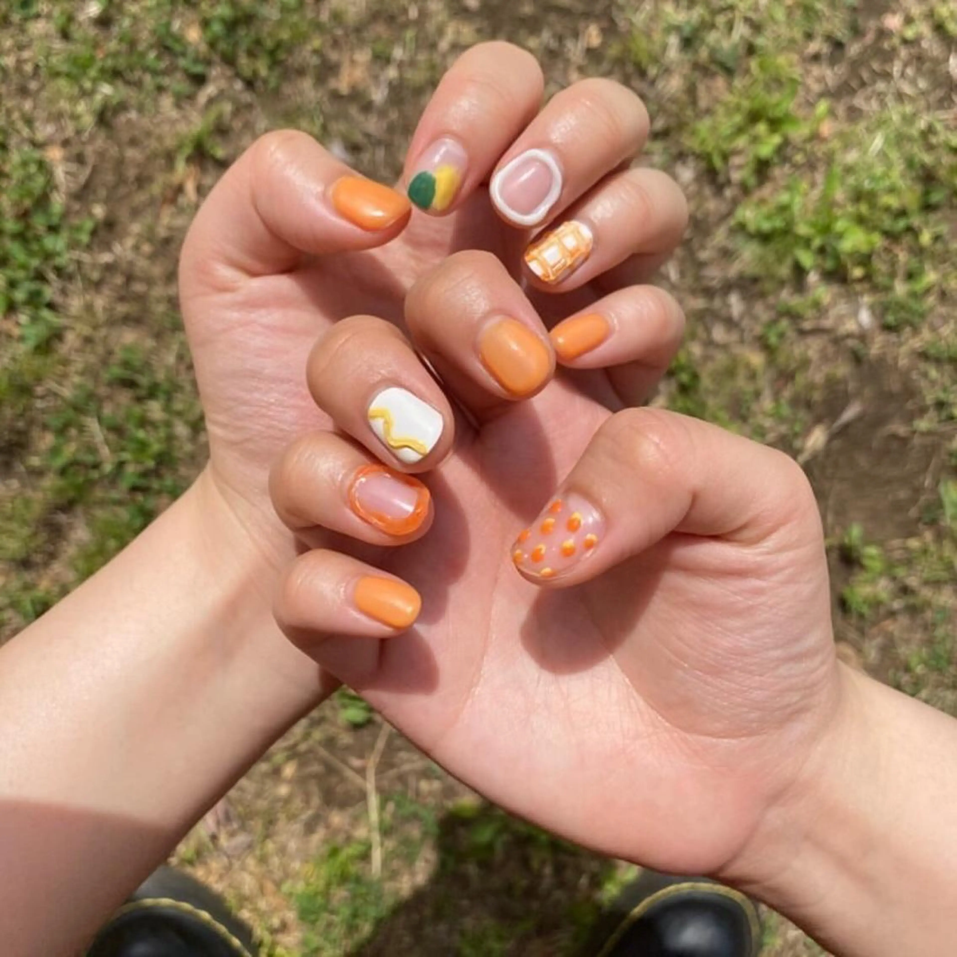 ネイル オレンジ ハンドネイル ナチュラル透明感🌱 小山美樹子のヘアスタイル