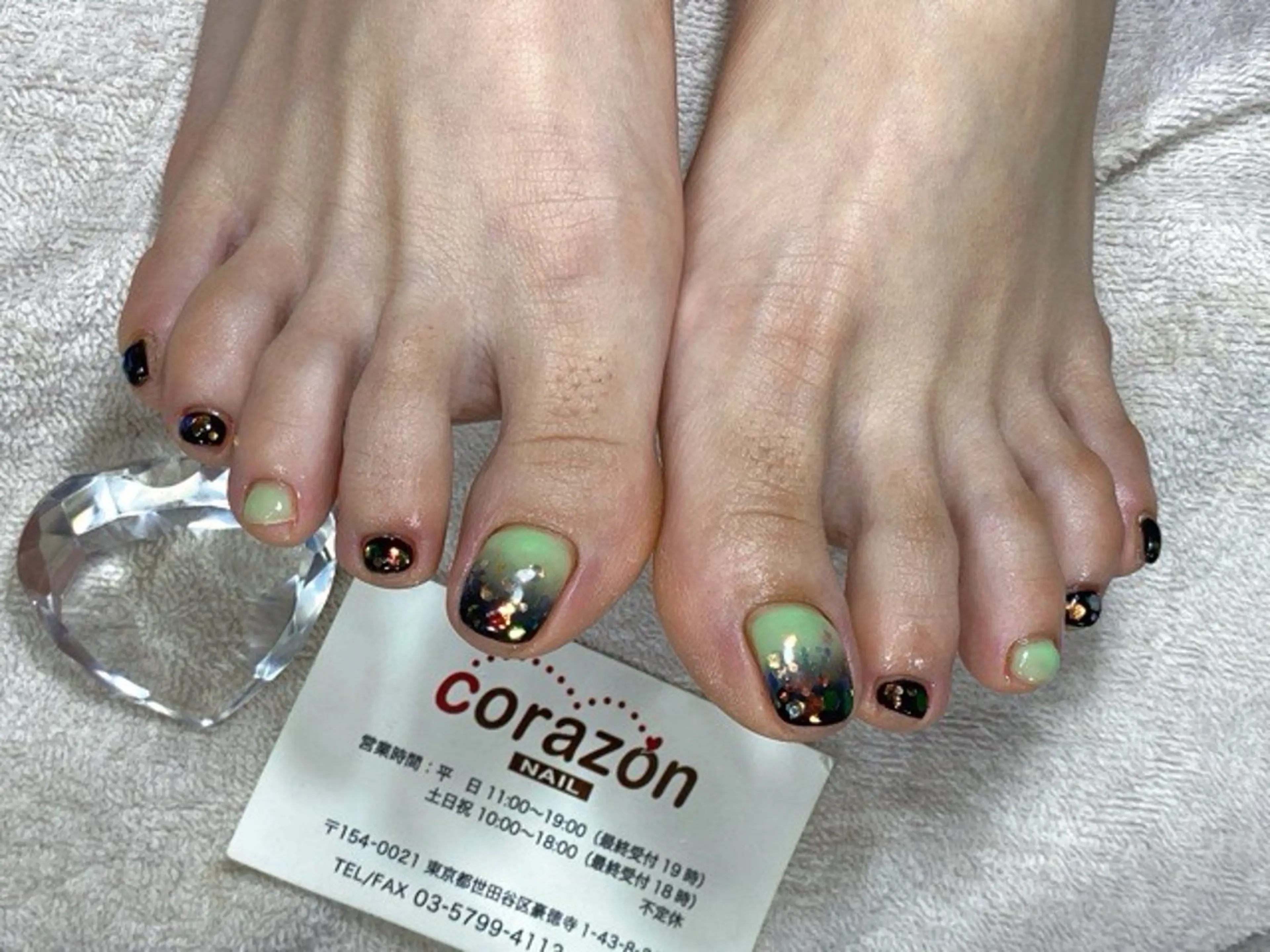 ネイル フットネイル グラデーション グリーン ホログラムネイル corazon所属・ネイリスト aicoのネイルデザイン