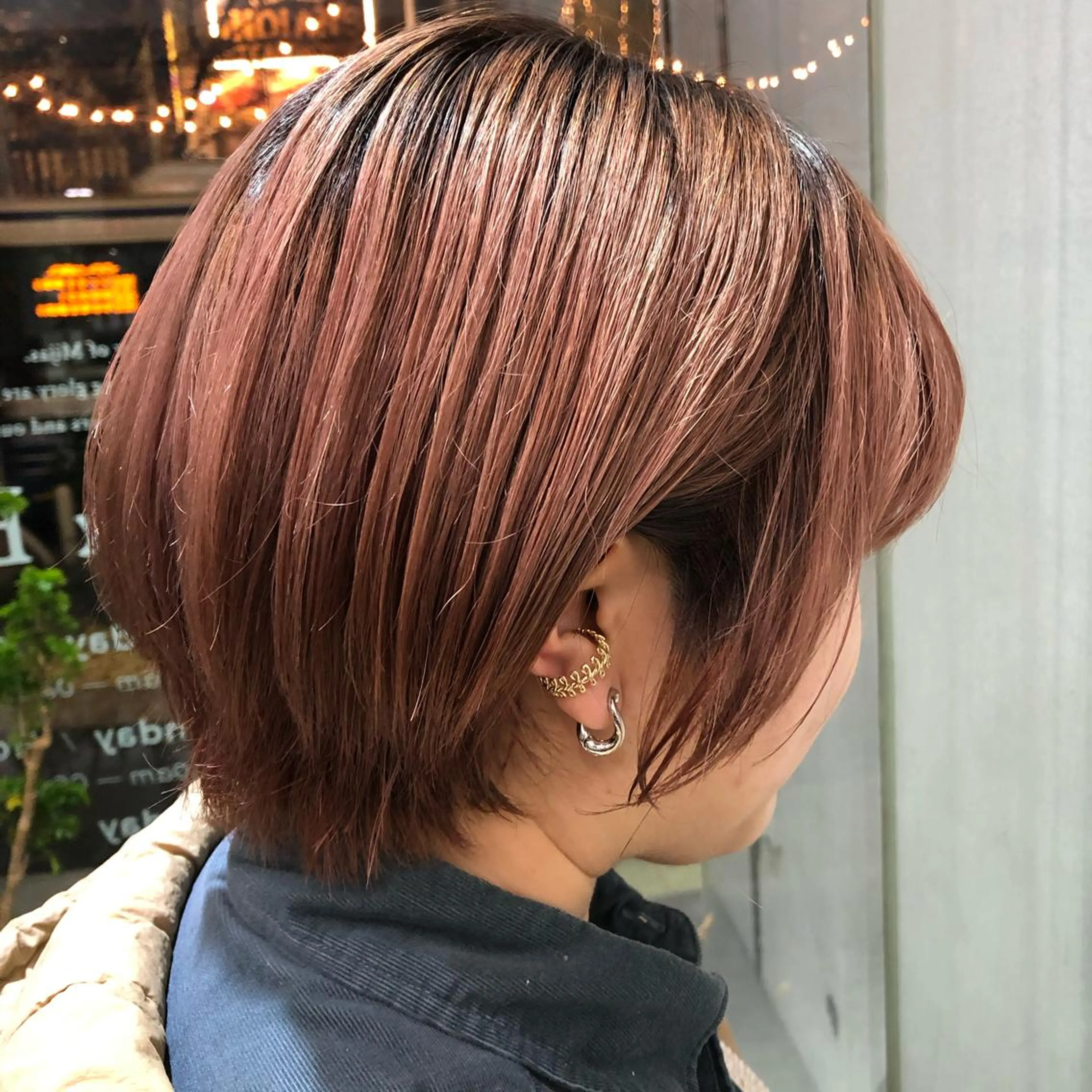 ショート カラー ダブルカラー ピンクカラー 切りっぱなしボブ／ 暖色カラー／なつみのヘアスタイル