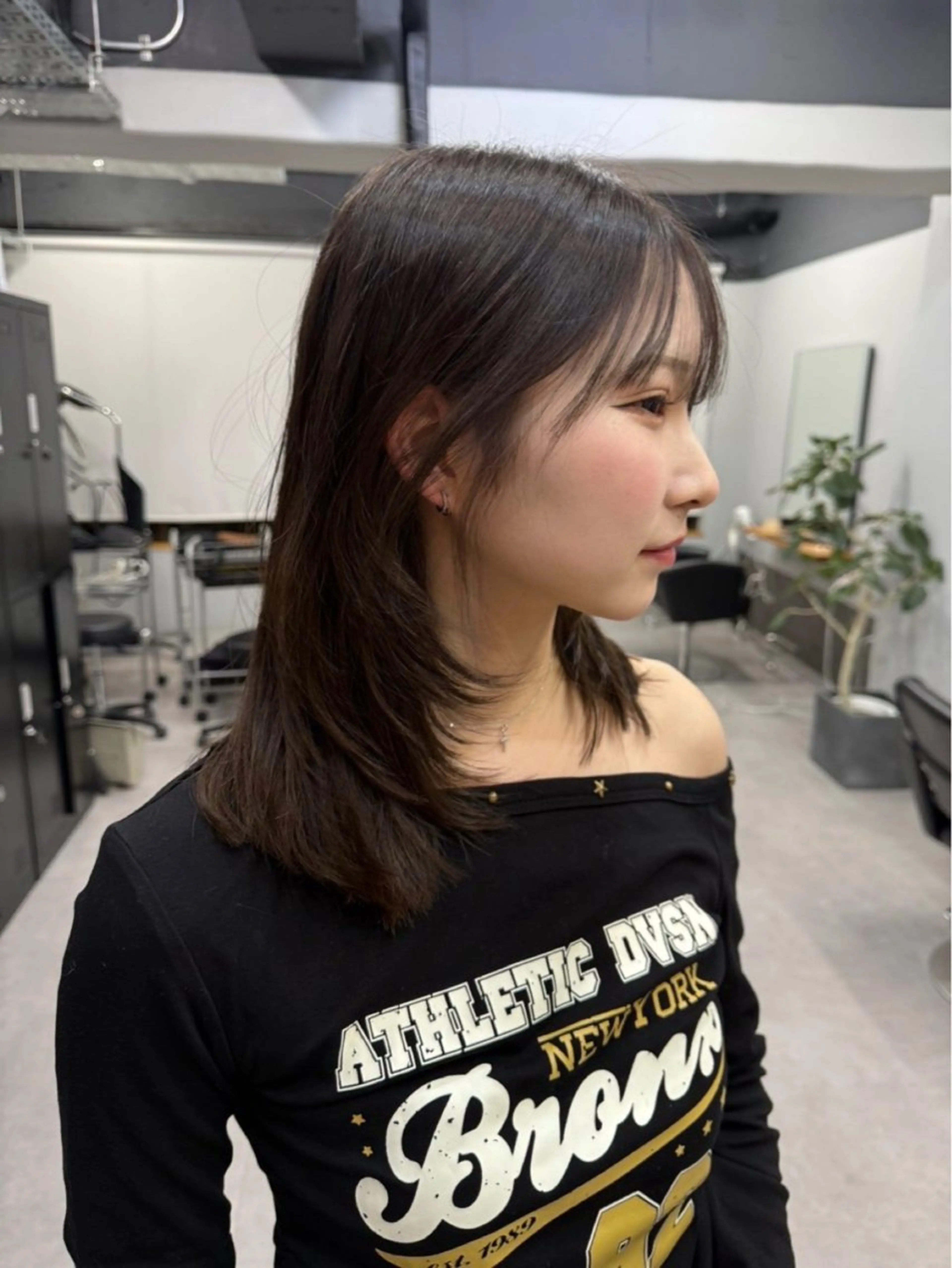 ミディアム ミディアムレイヤー 顔まわりレイヤー 顔周りカット ハッシュカット レイヤーカット カット Reb， パオーのヘアスタイル