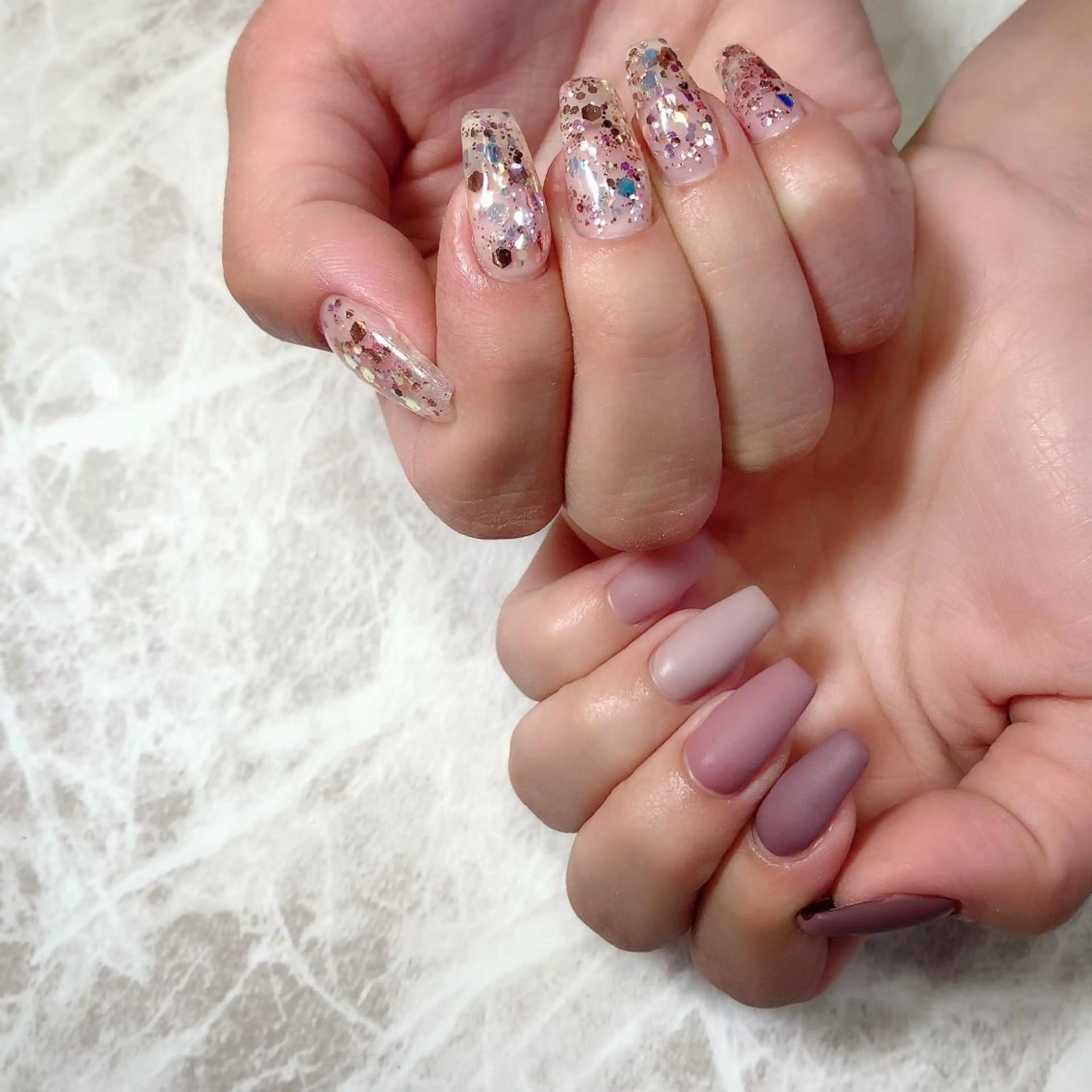 ネイル フットネイル フレンチネイル ジェルネイル ラメ(グリッター) ラメグラデーション NEO Beauty Salon所属・𝐍𝐄𝐎 𝐉𝐔𝐑𝐈のネイルデザイン