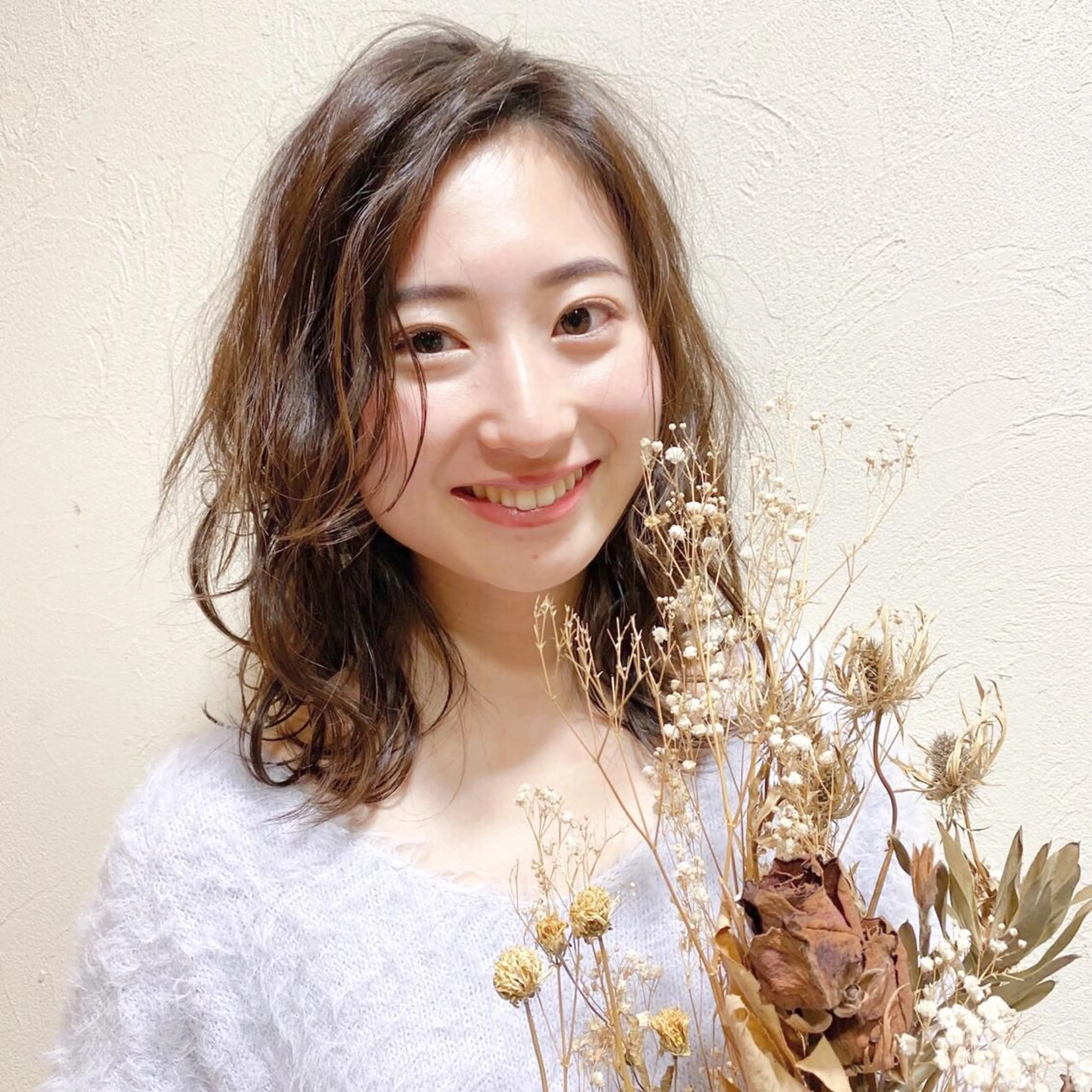 ミディアム カラー 栗林 惟のヘアスタイル