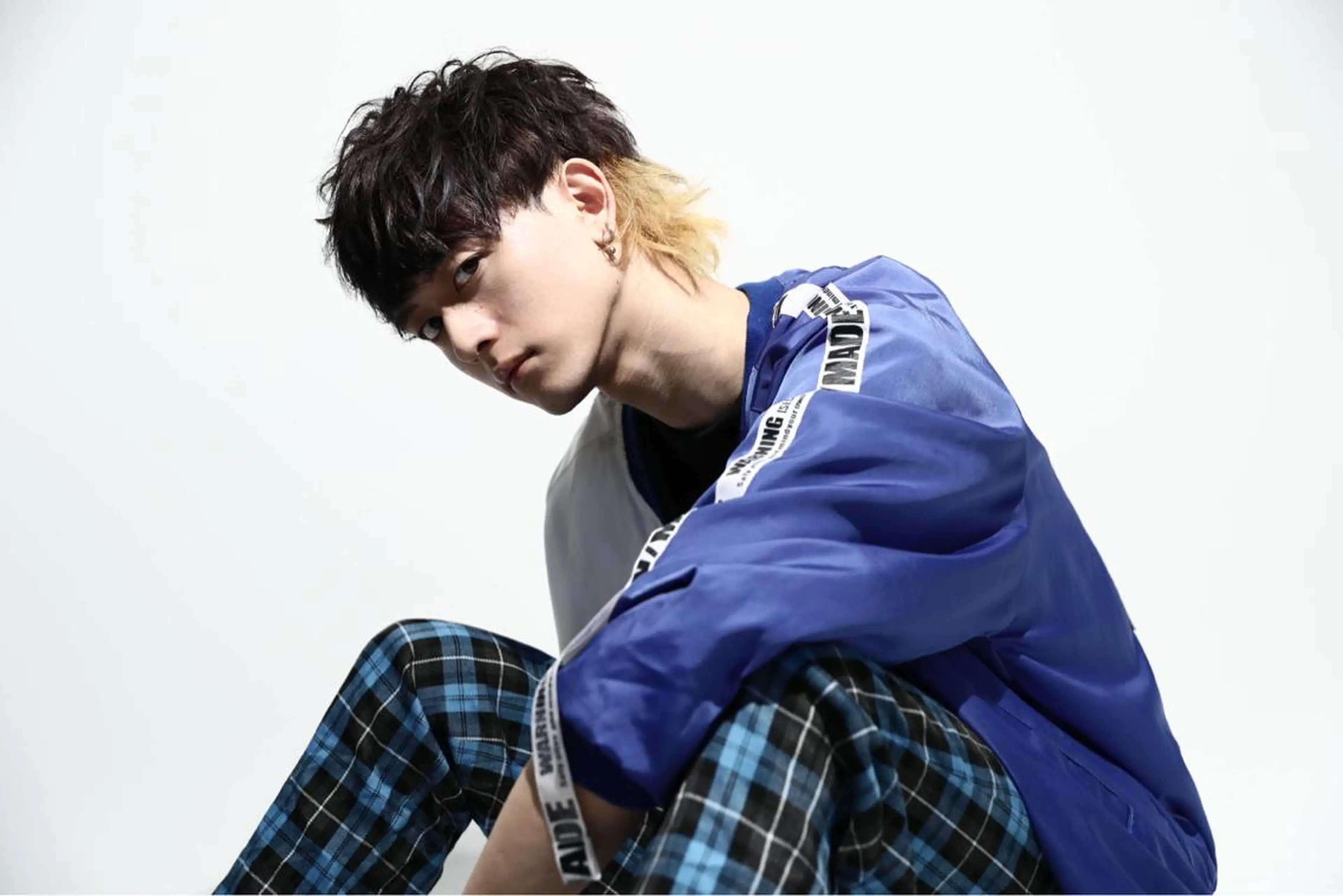 ショート カラー メンズ ウルフとハイトーン みっちー✂️のヘアスタイル