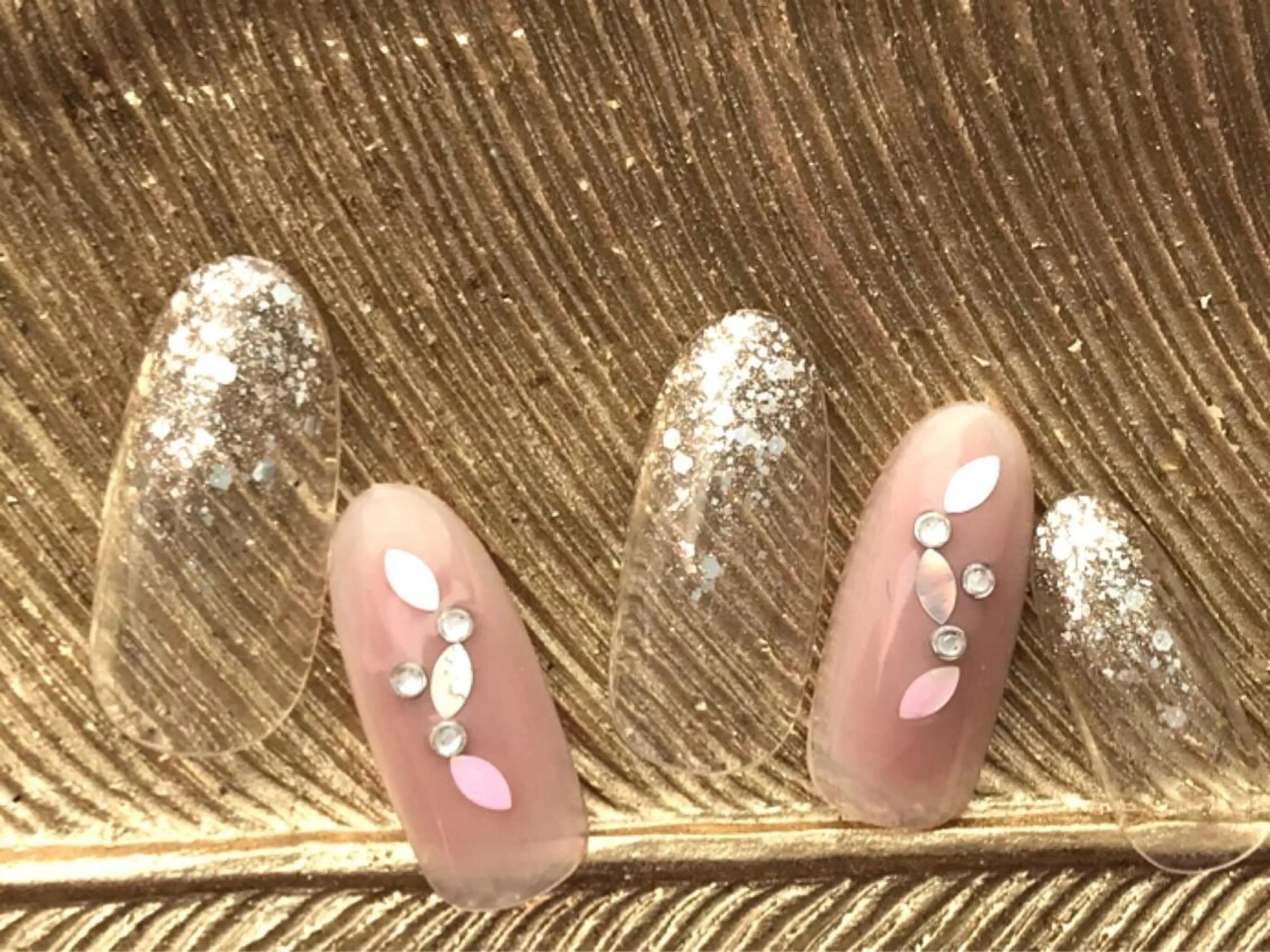 ネイル ストーンネイル Verest 西荻窪のネイルデザイン