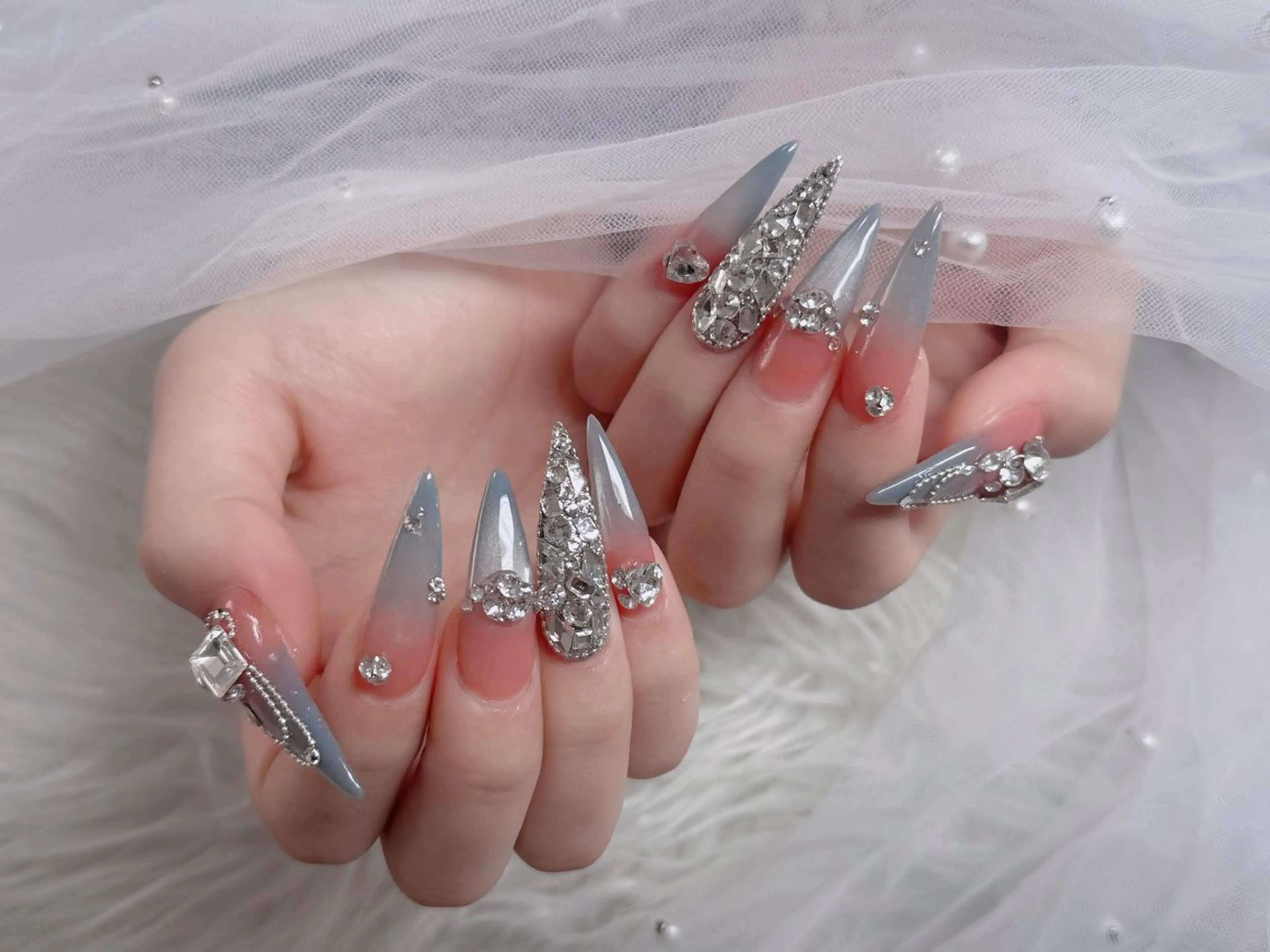 ネイル オーロラネイル フレンチネイル ジェルネイル ハロウィン キラキラネイル ハンドネイル H.baby Nail Salonのネイルデザイン