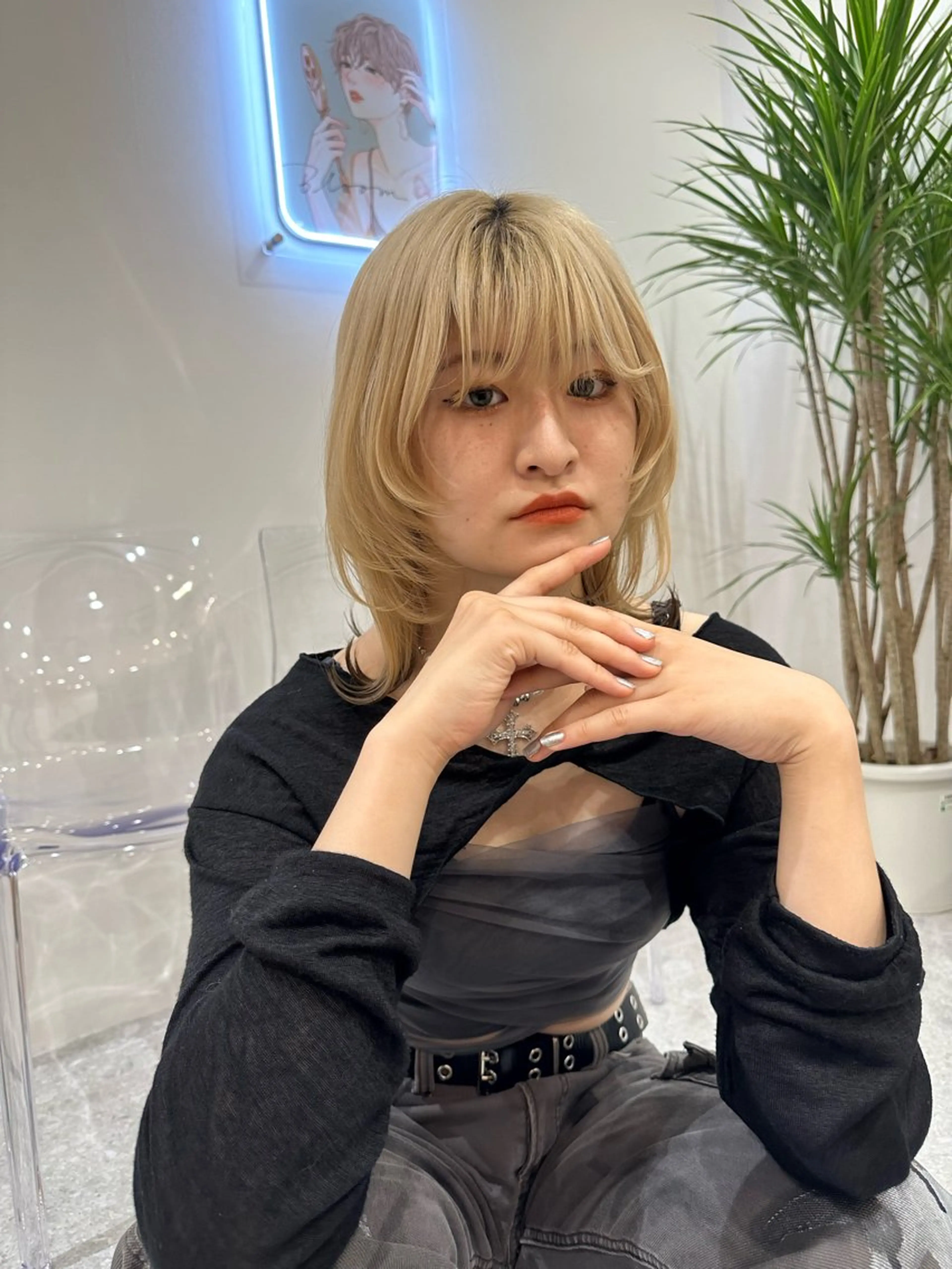 ミディアム カラー karin ボブハイトーンのヘアスタイル