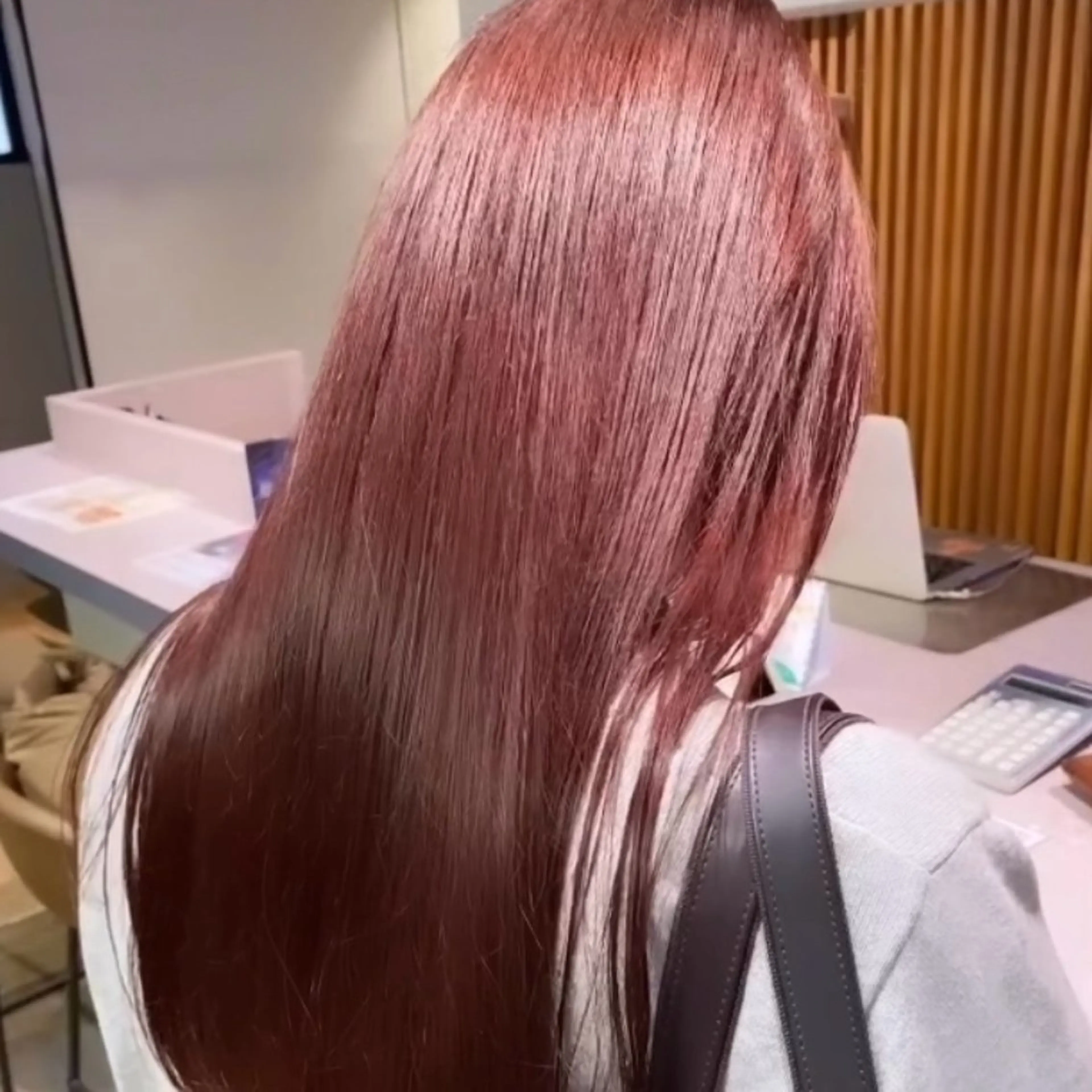 ロング カラー ブリーチ ブリーチなしカラー 艶暖色カラー🍒 縮毛矯正ほののヘアスタイル