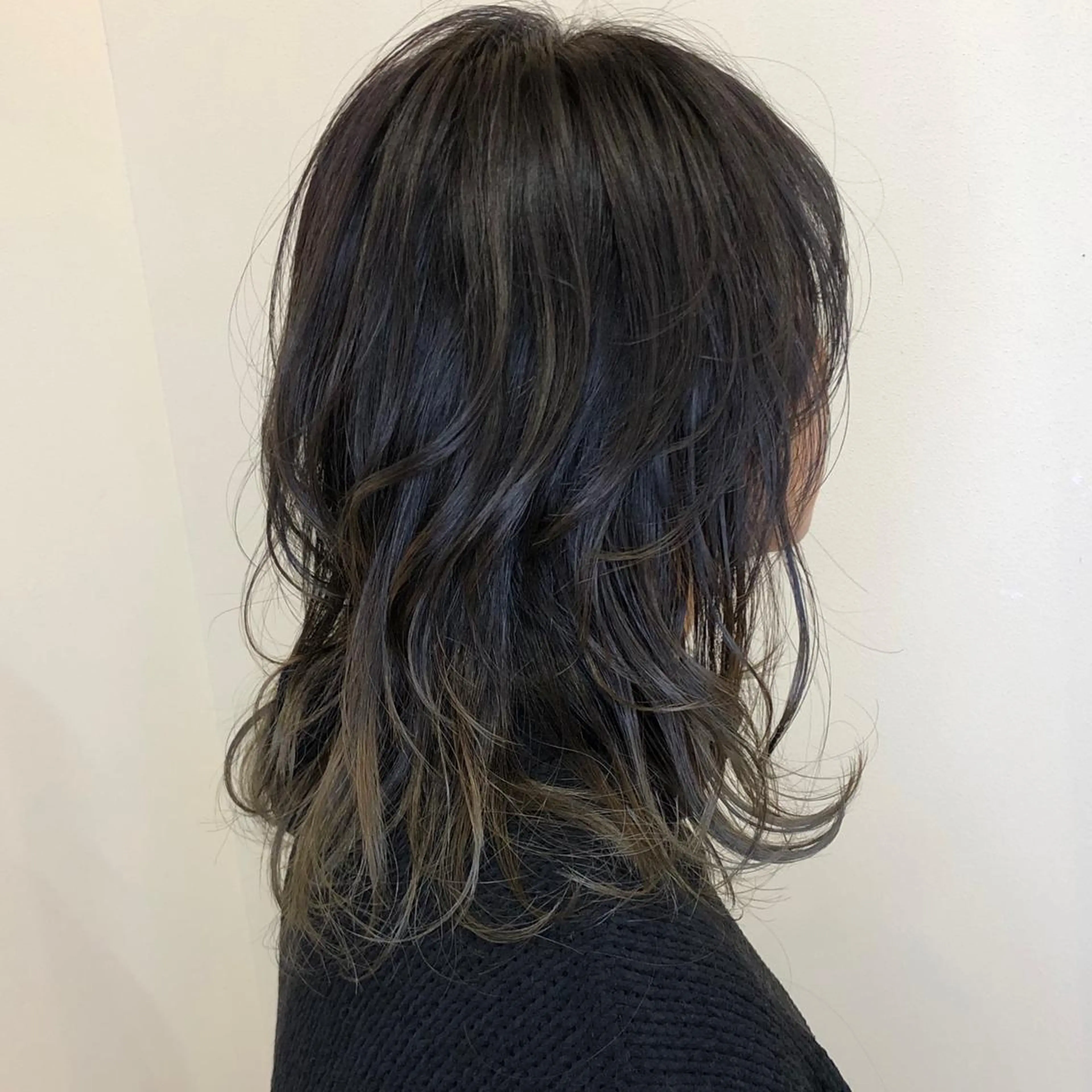 カラー イシイ ハルナ 🤍のヘアスタイル