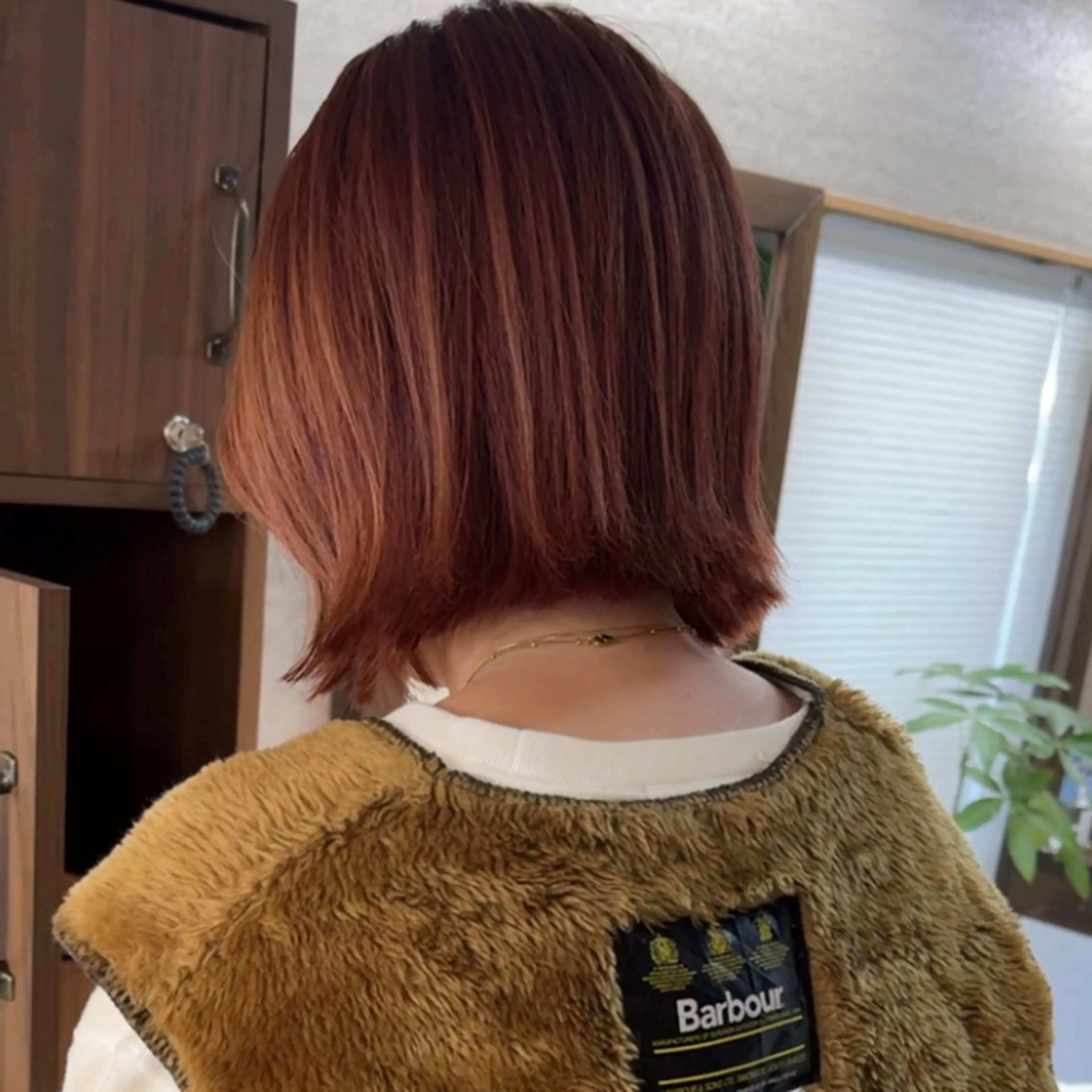 ショート カラー 切りっぱなしボブ ブリーチ ハイトーンカラー ハイトーンオレンジ オレンジ カット ヘアカラー トリートメント Unique ユニークのヘアスタイル