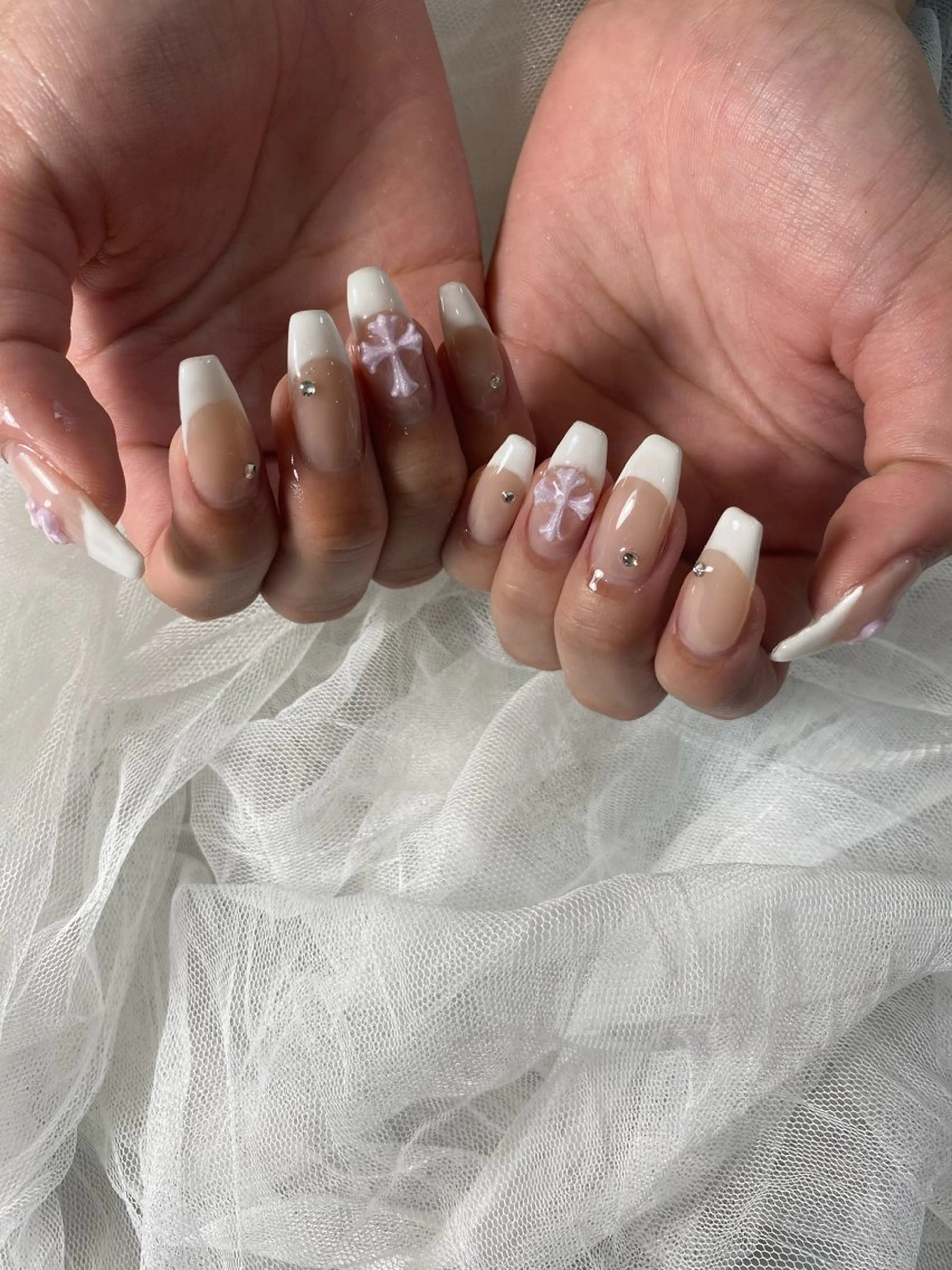 ネイル フレンチネイル 赤色 ホワイト ハンドネイル Ｌｉｔ所属・Ｌｉｔ .のネイルデザイン