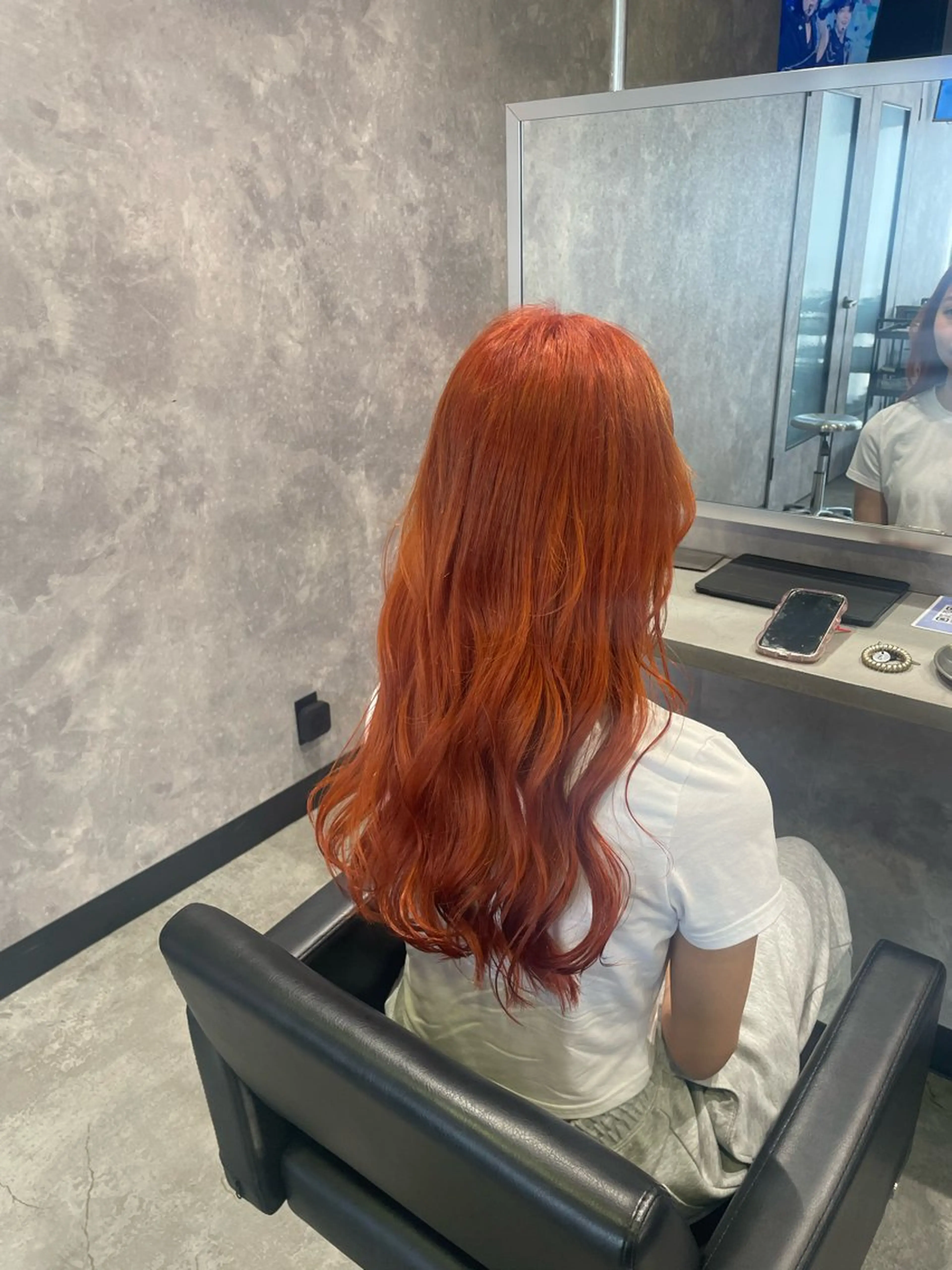 ロング カラー オレンジ ヘアカラー トリートメント 手塚 由佳のヘアスタイル