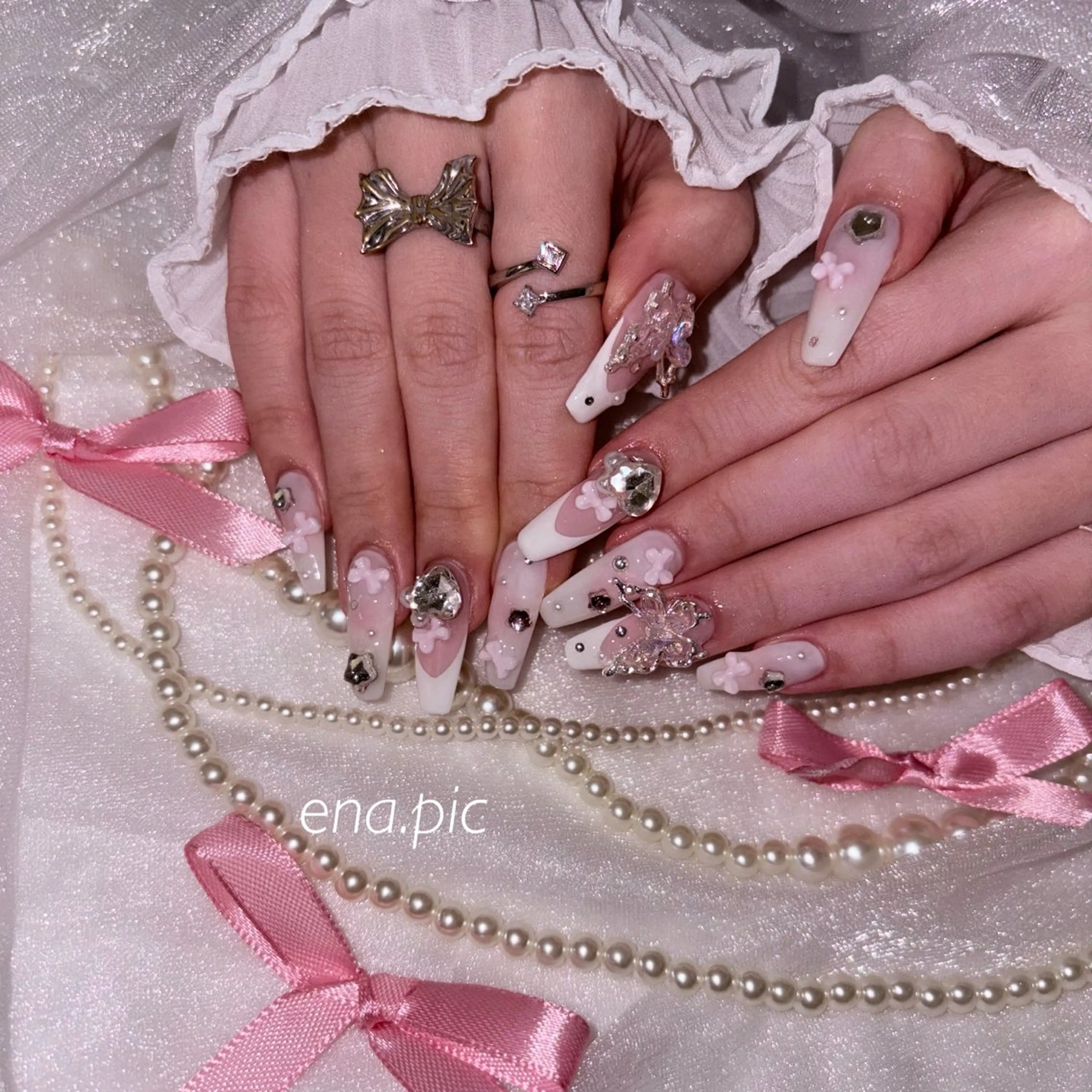 ネイル toyvenail 🖤enaのネイルデザイン