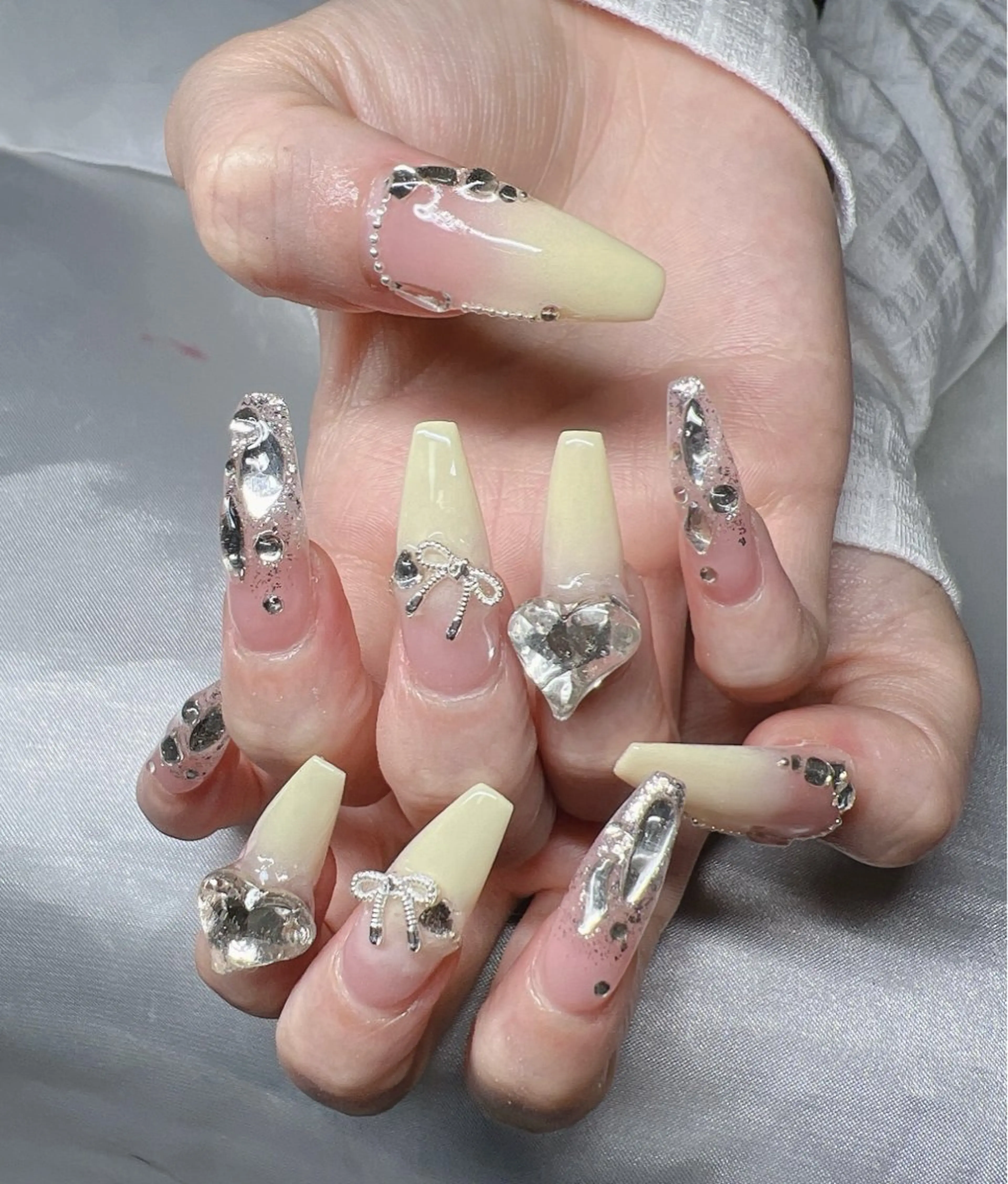 ネイル 長さ出し グラデーション 卒業式 キラキラネイル マグネットネイル ハンドネイル Lee Nailsのネイルデザイン