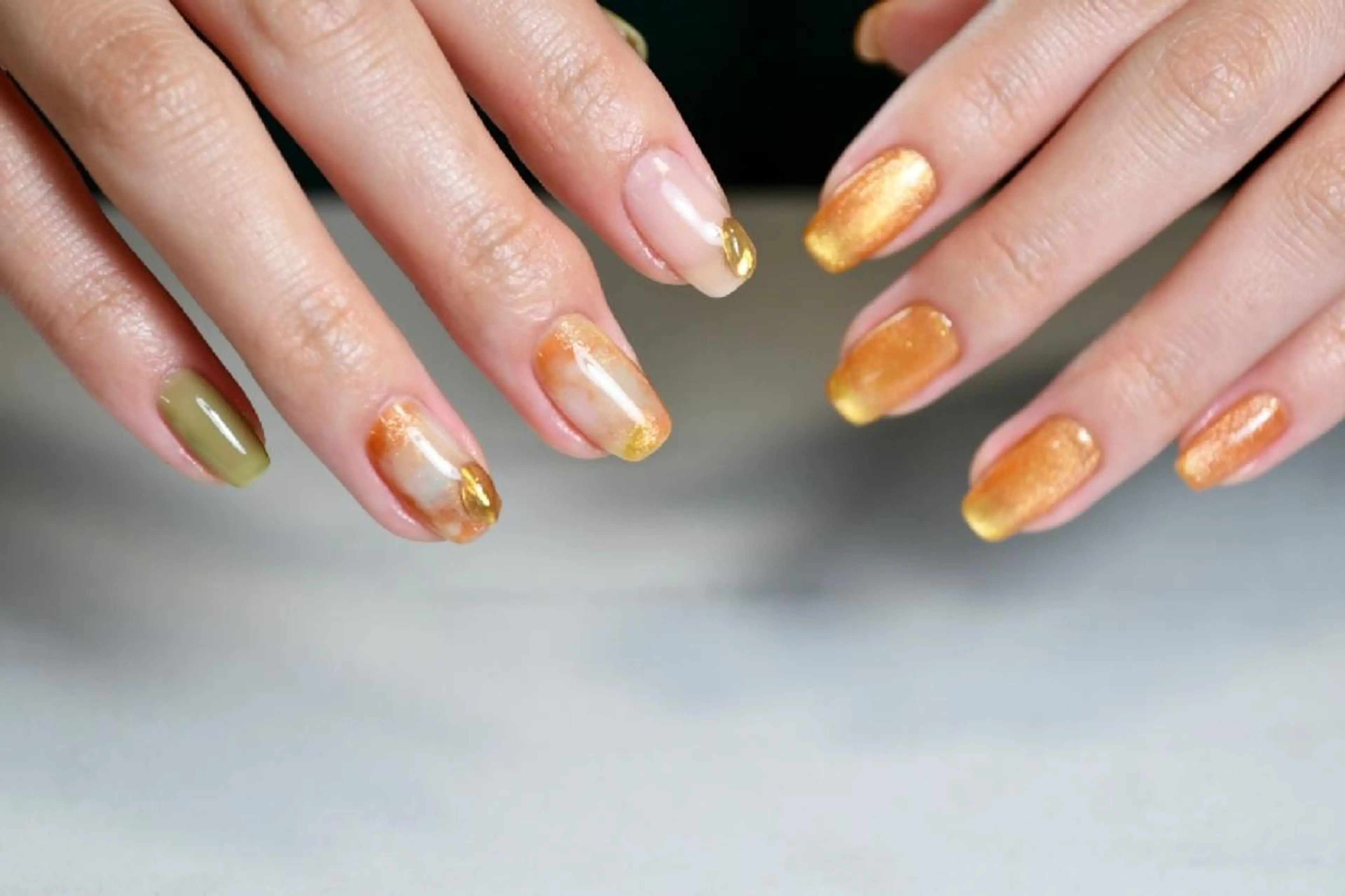 ネイル マグネットネイル ニュアンスネイル オレンジ 夏ネイル L’atelier Nenuphar所属・nénuphar misaのネイルデザイン