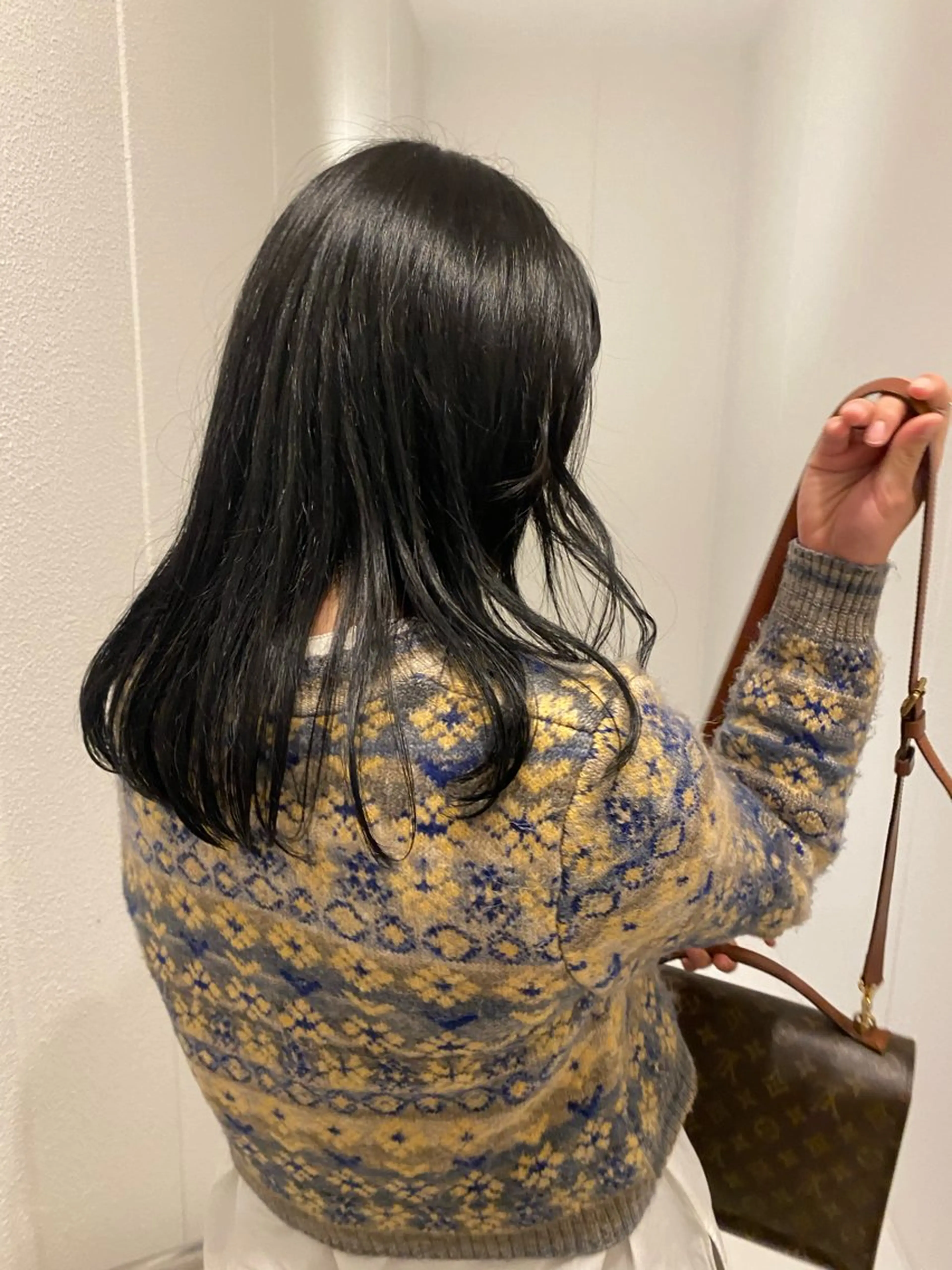 セミロング カラー 黒髪 ブルーカラー ブルーブラック rise moeのヘアスタイル