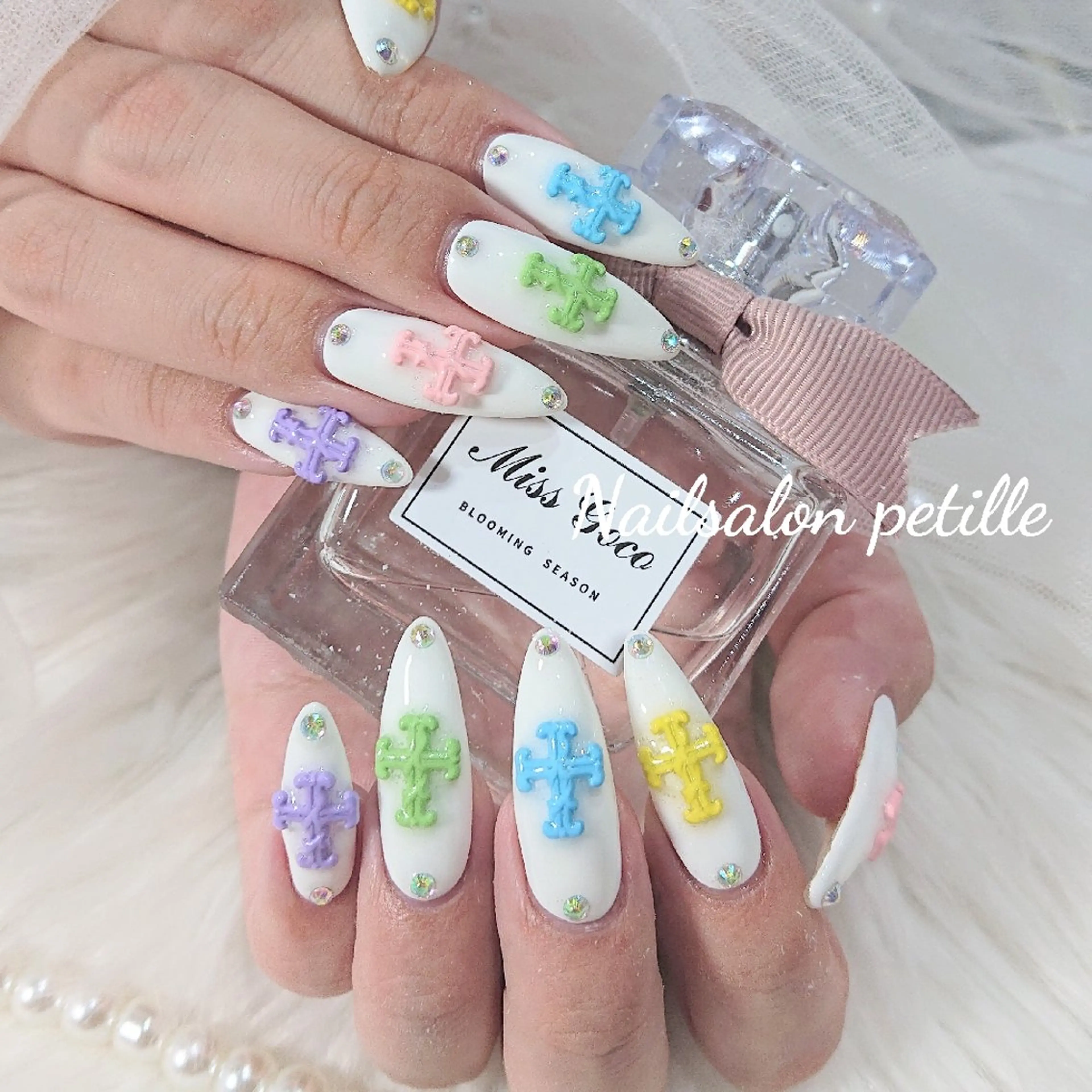 ネイル ホワイト ハンドネイル たかなし かなのネイルデザイン